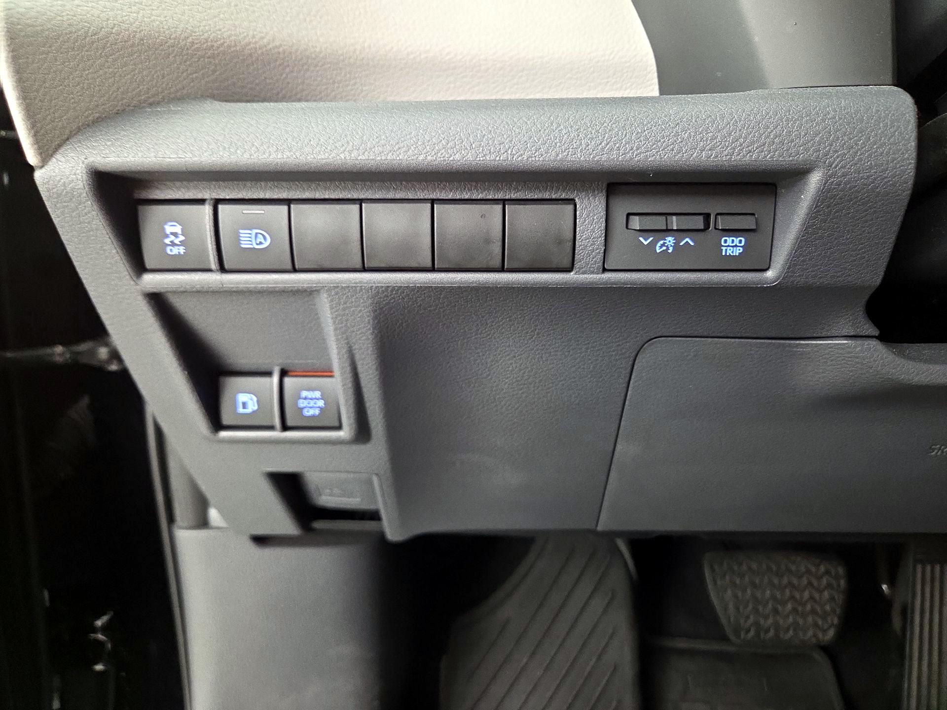 Thumbnail: 2023 Toyota Sienna - 13