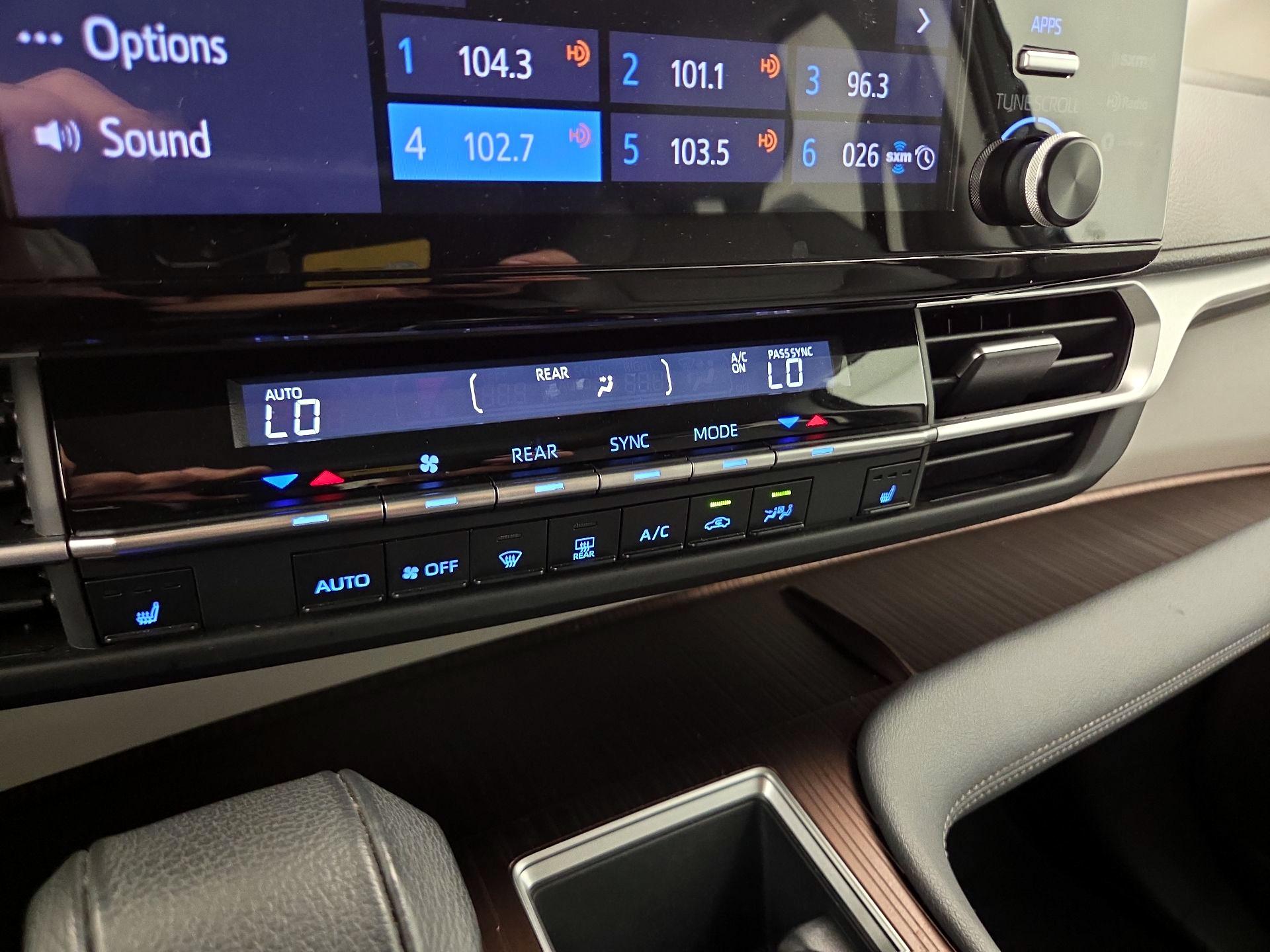 Thumbnail: 2023 Toyota Sienna - 16