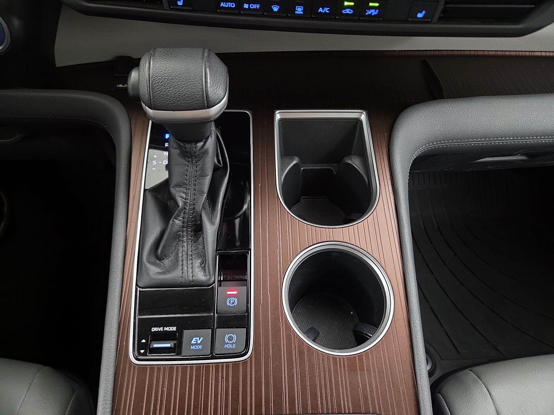 Thumbnail: 2023 Toyota Sienna - 17