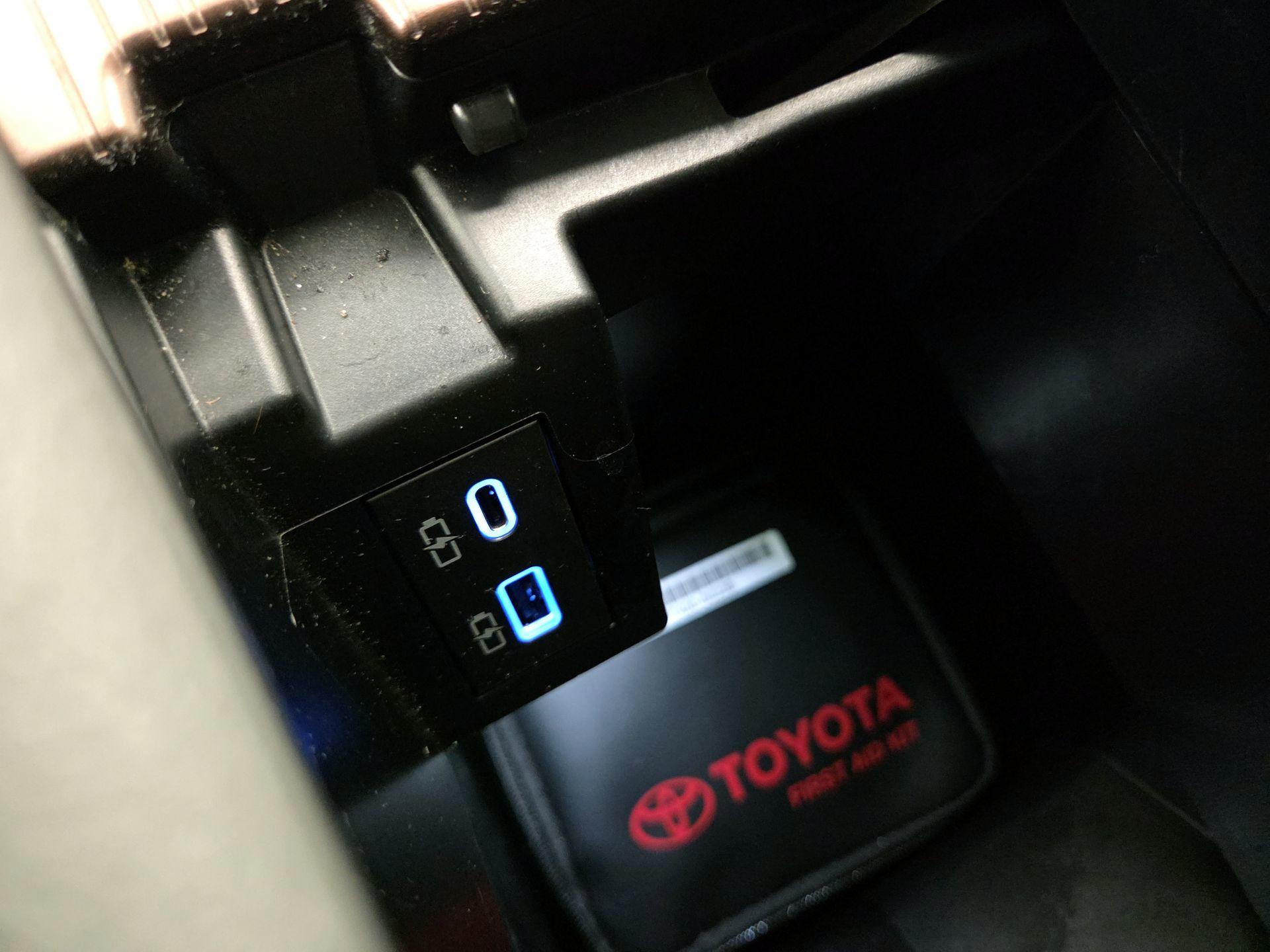Thumbnail: 2023 Toyota Sienna - 18