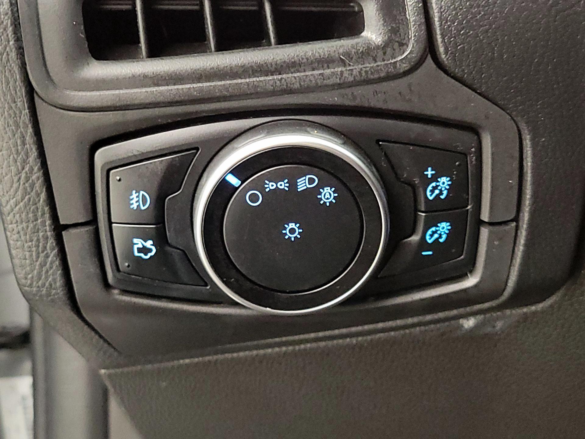 Thumbnail: 2016 Ford Focus - 13