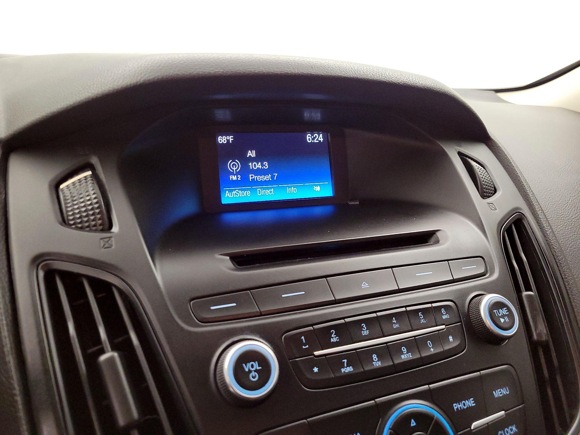 Thumbnail: 2016 Ford Focus - 15