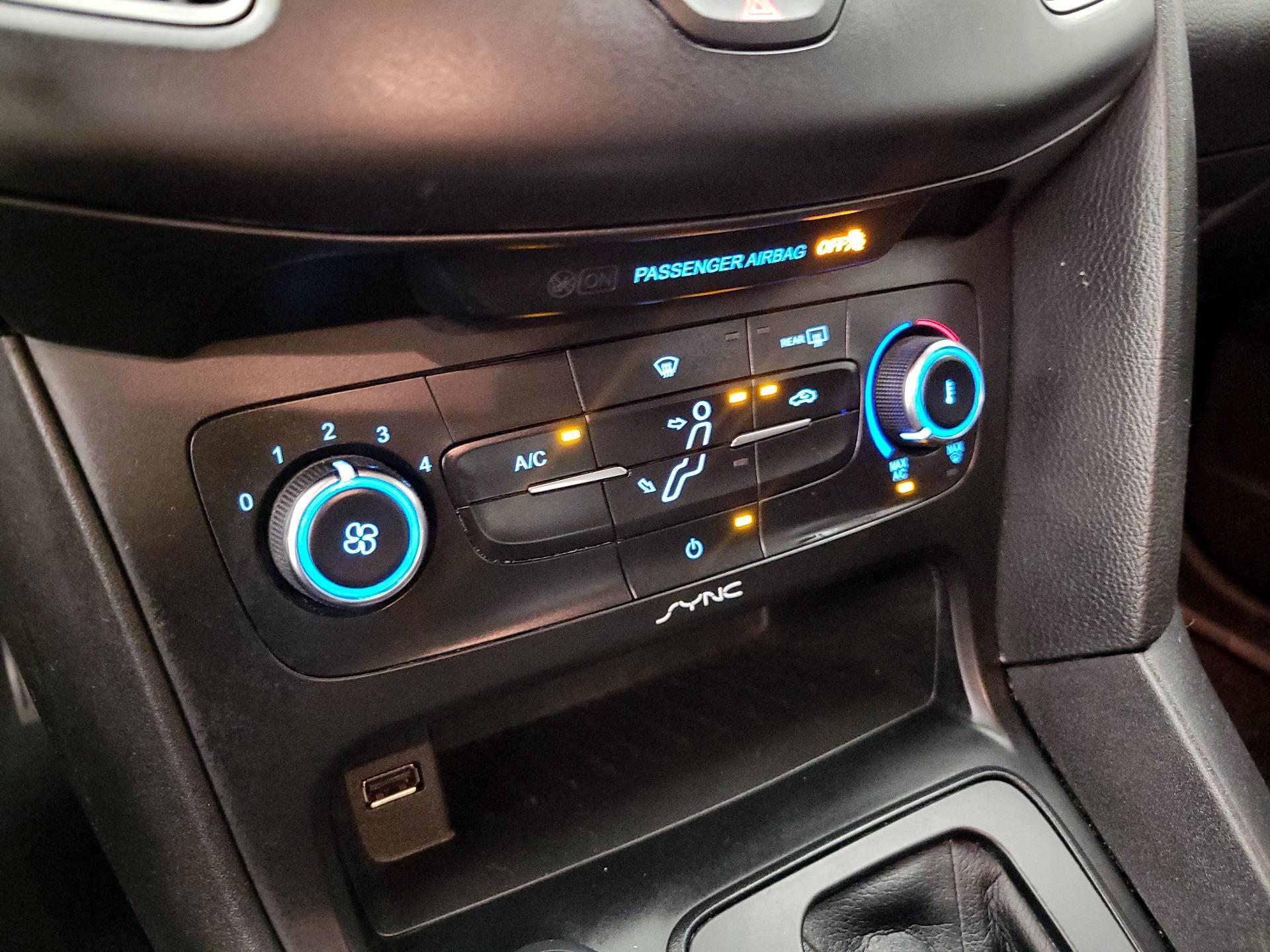 Thumbnail: 2016 Ford Focus - 16