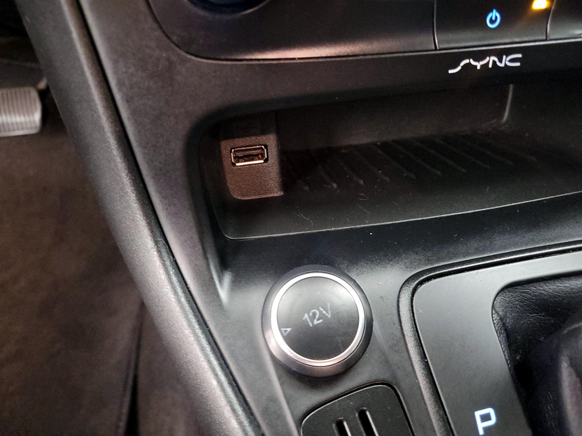 Thumbnail: 2016 Ford Focus - 18