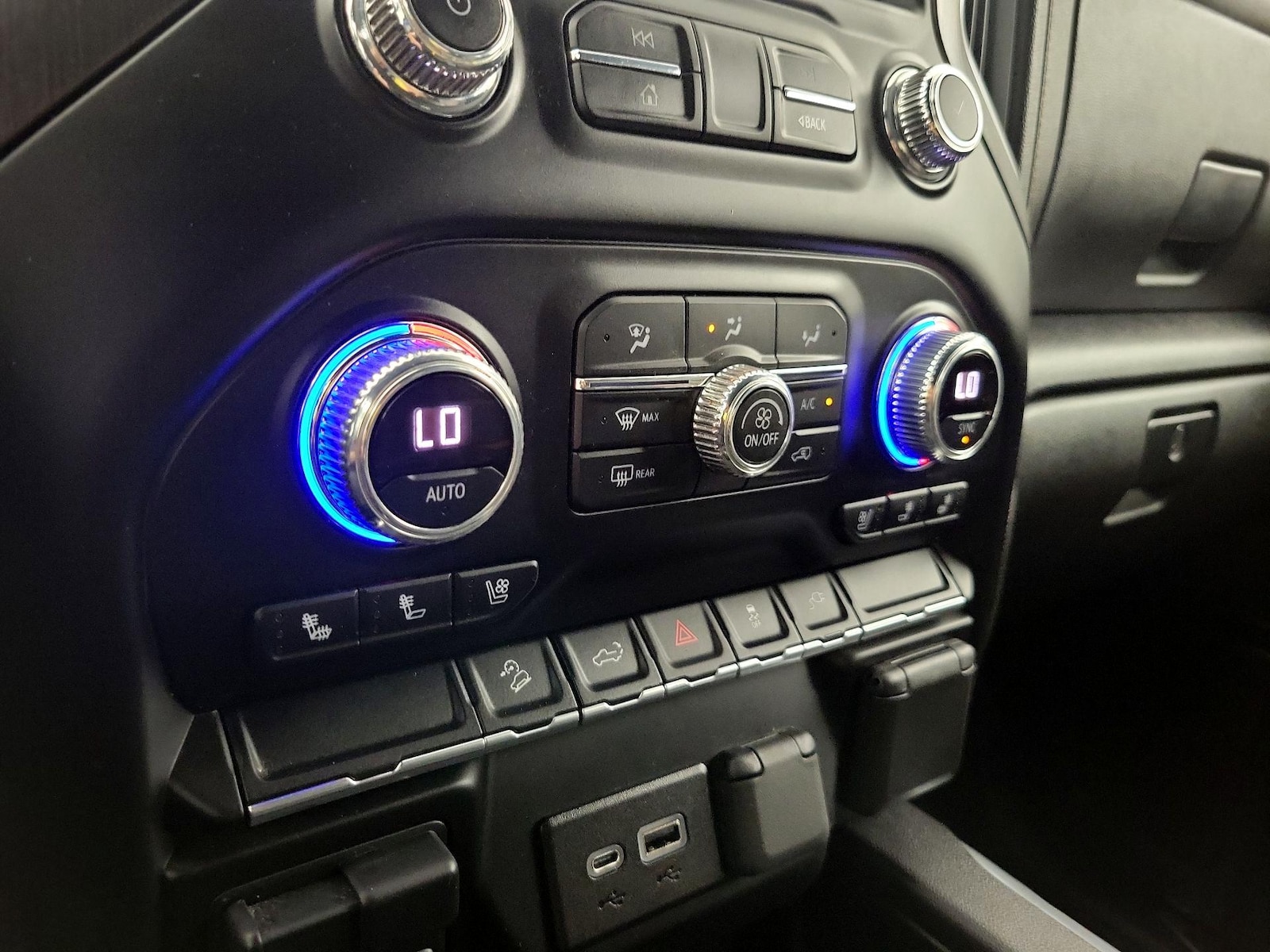 2023 GMC Sierra 2500HD AT4 - Photo 8