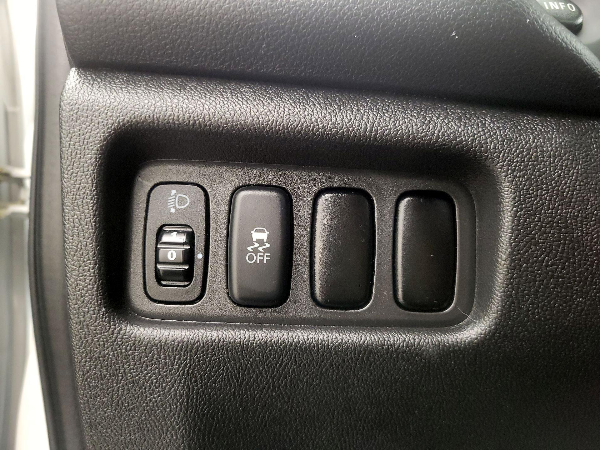 Thumbnail: 2015 Mitsubishi Outlander Sport - 13