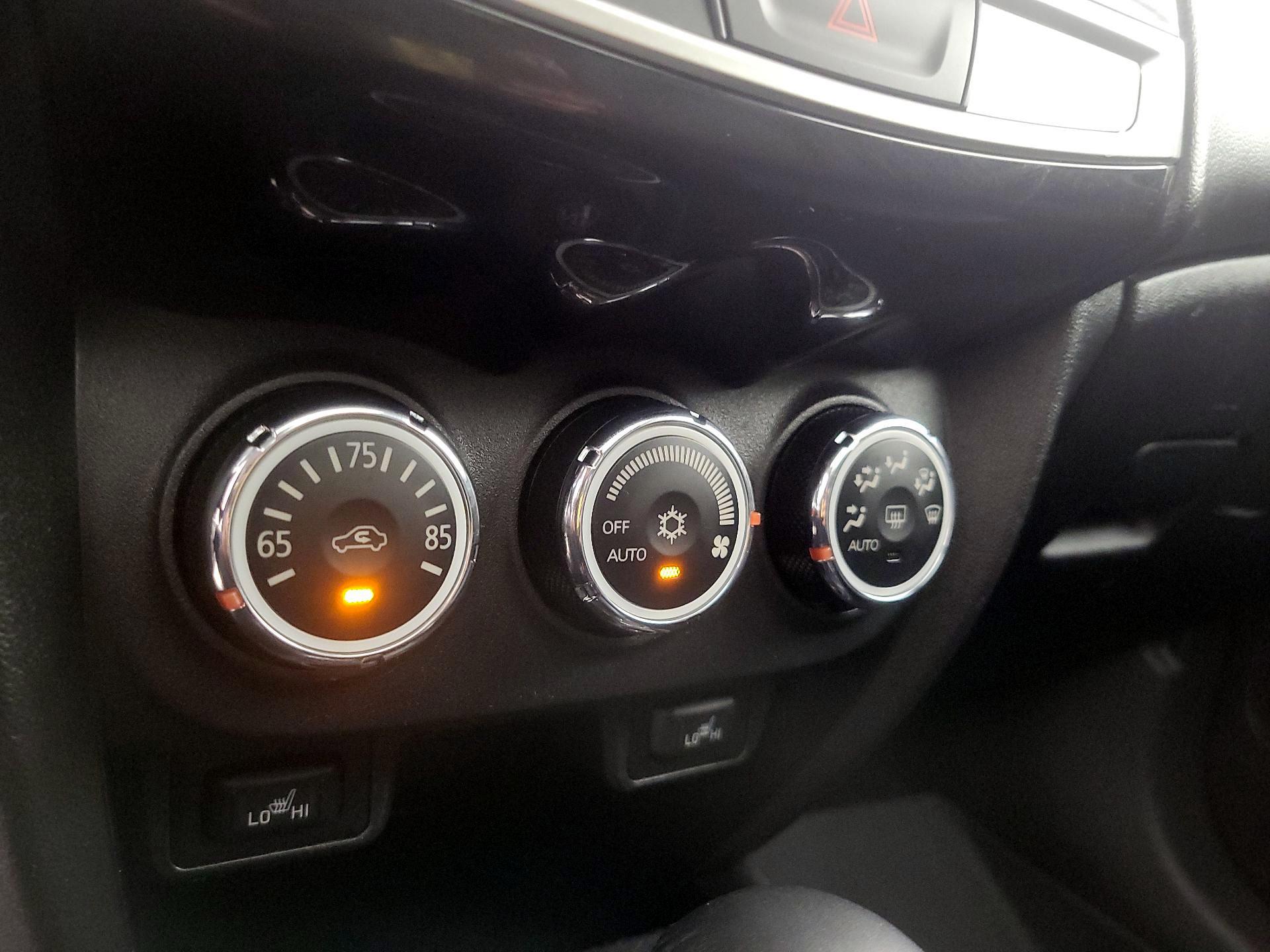 Thumbnail: 2015 Mitsubishi Outlander Sport - 17