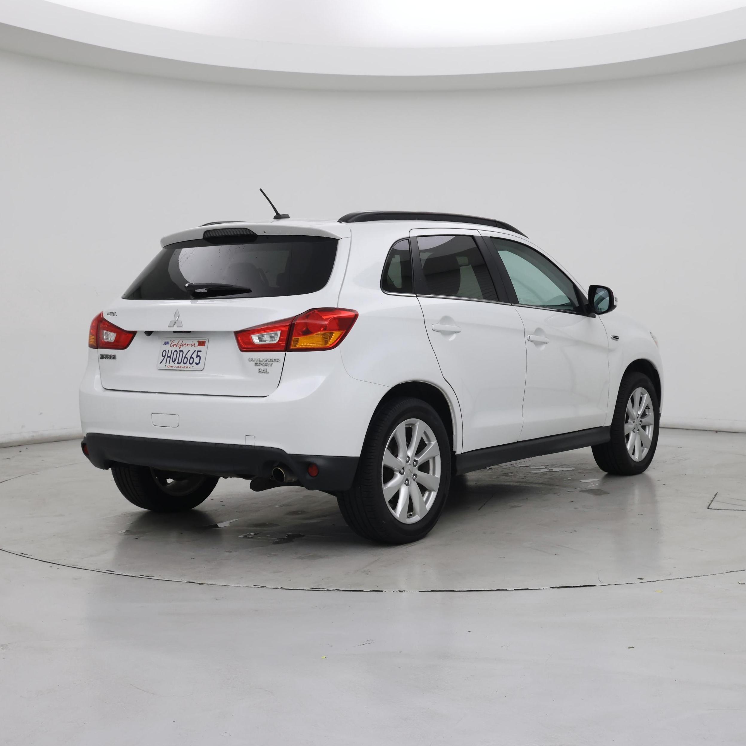 Thumbnail: 2015 Mitsubishi Outlander Sport - 8