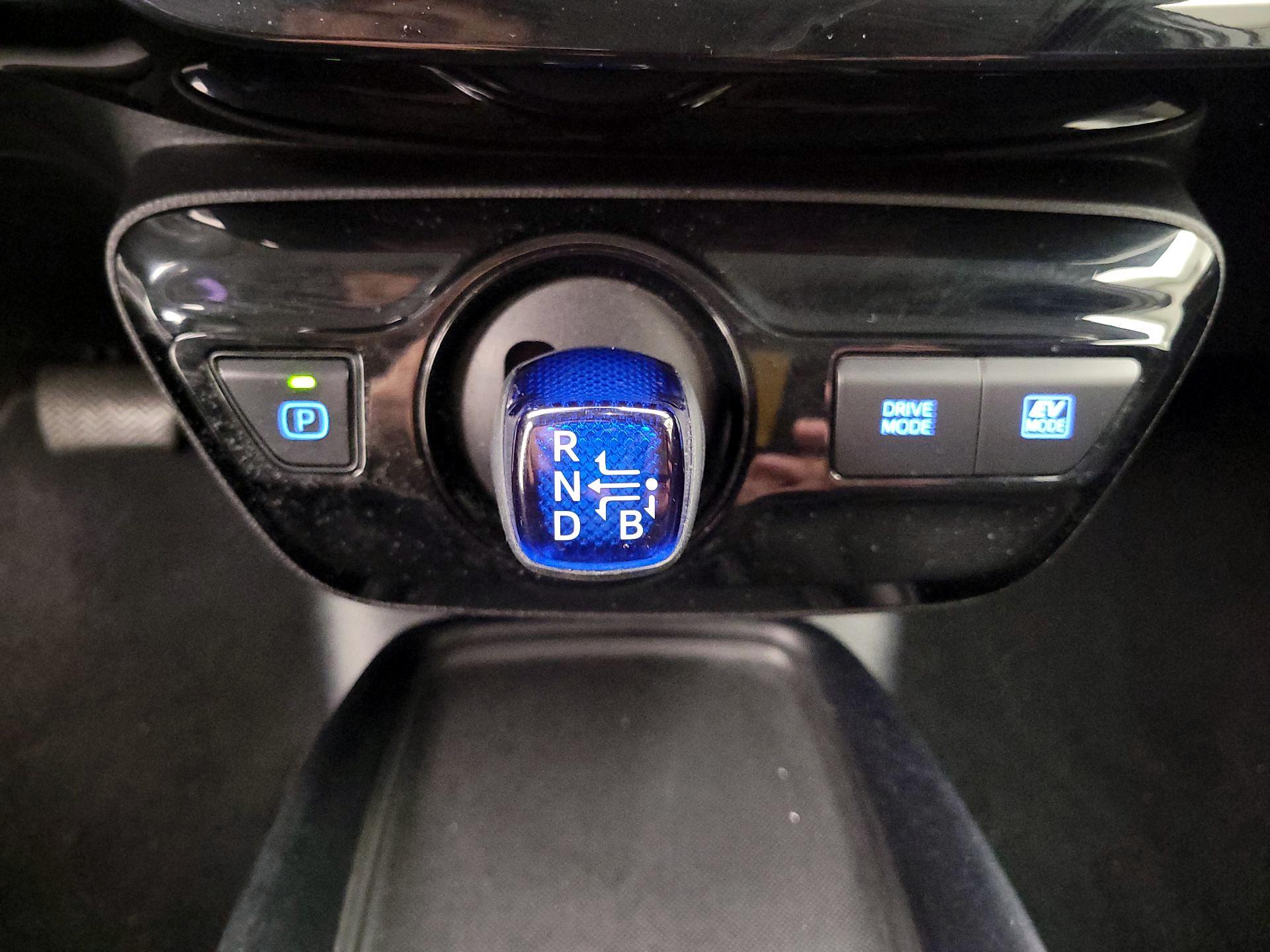 Thumbnail: 2020 Toyota Prius - 17