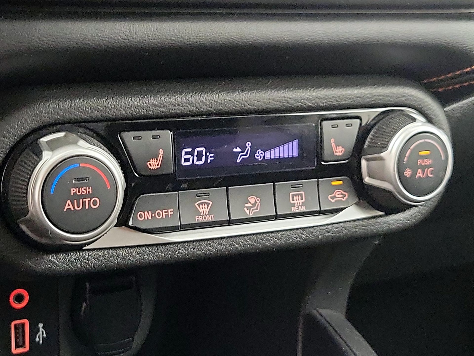 2020 Nissan Versa Sedan SR - Photo 16