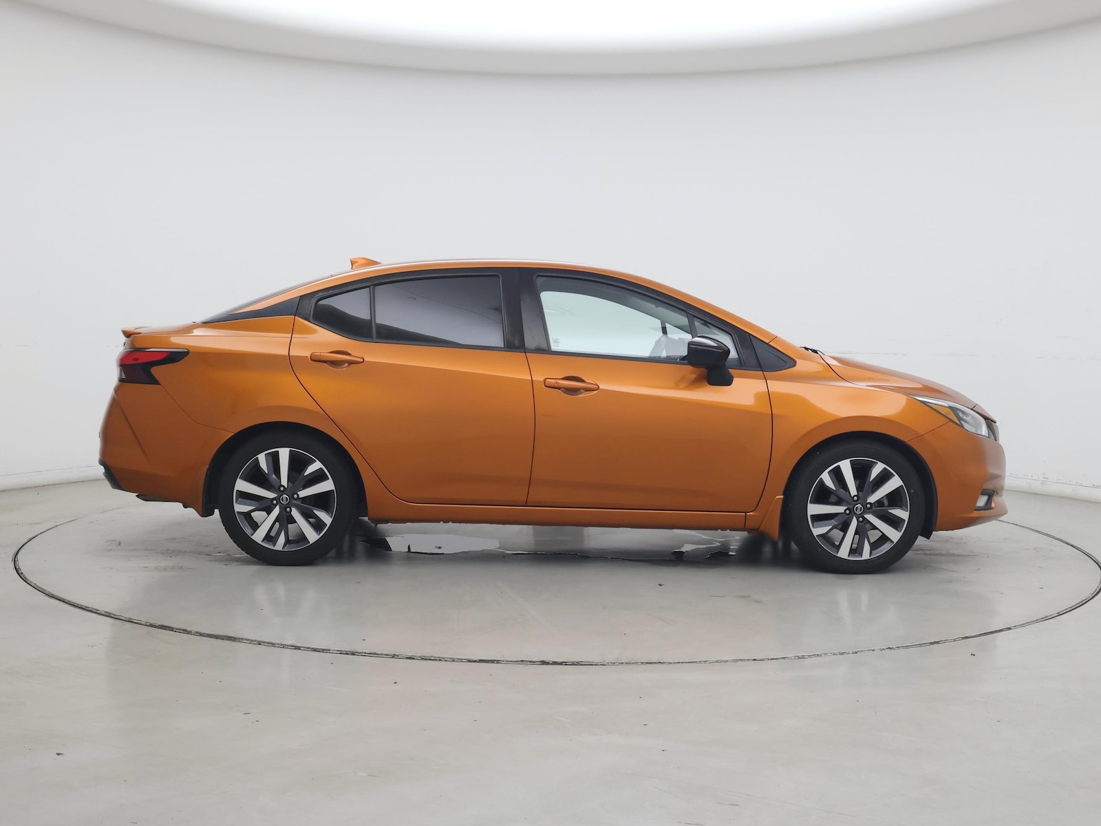 2020 Nissan Versa Sedan SR - Photo 8