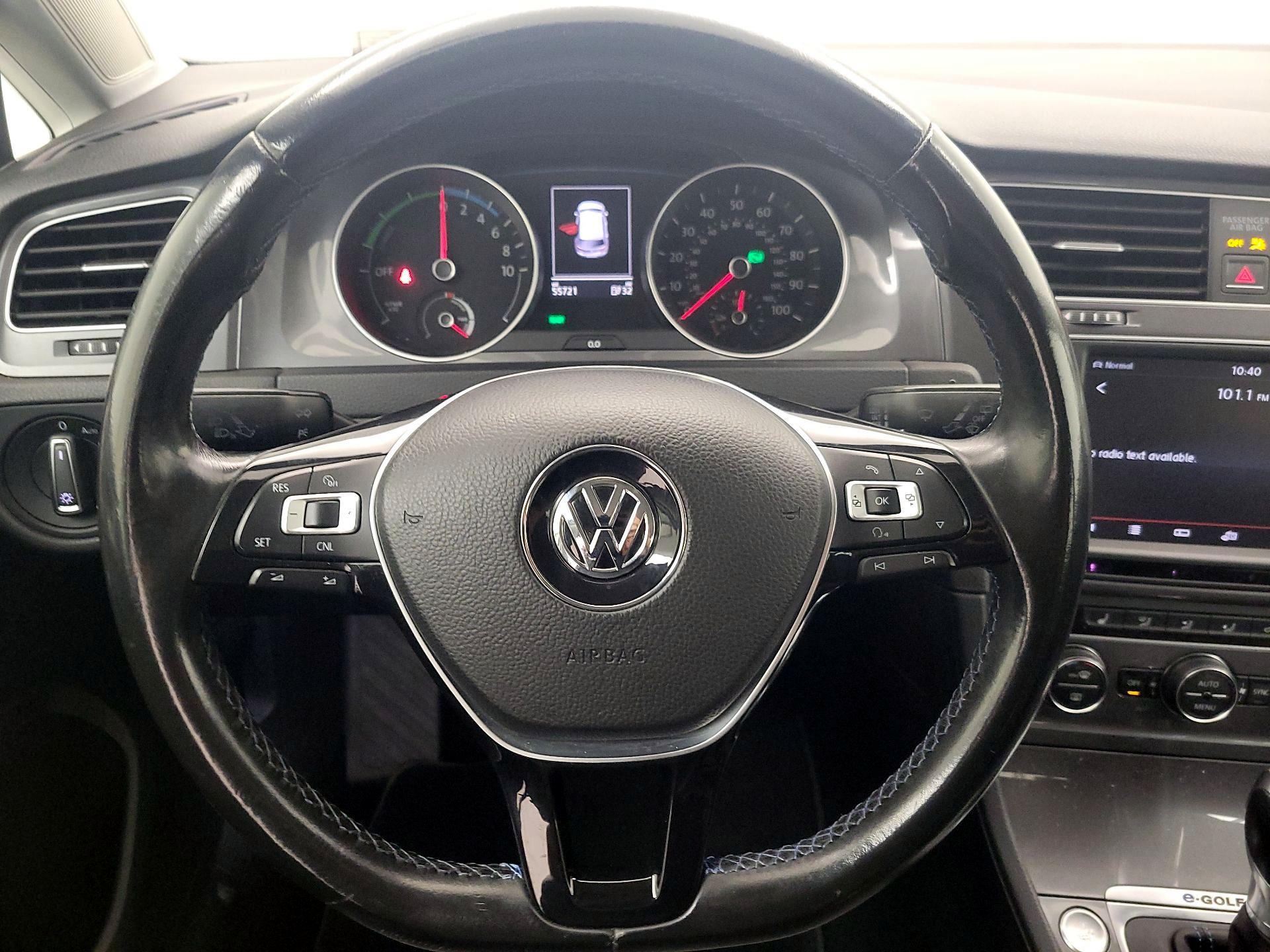 Thumbnail: 2016 Volkswagen e-Golf - 10