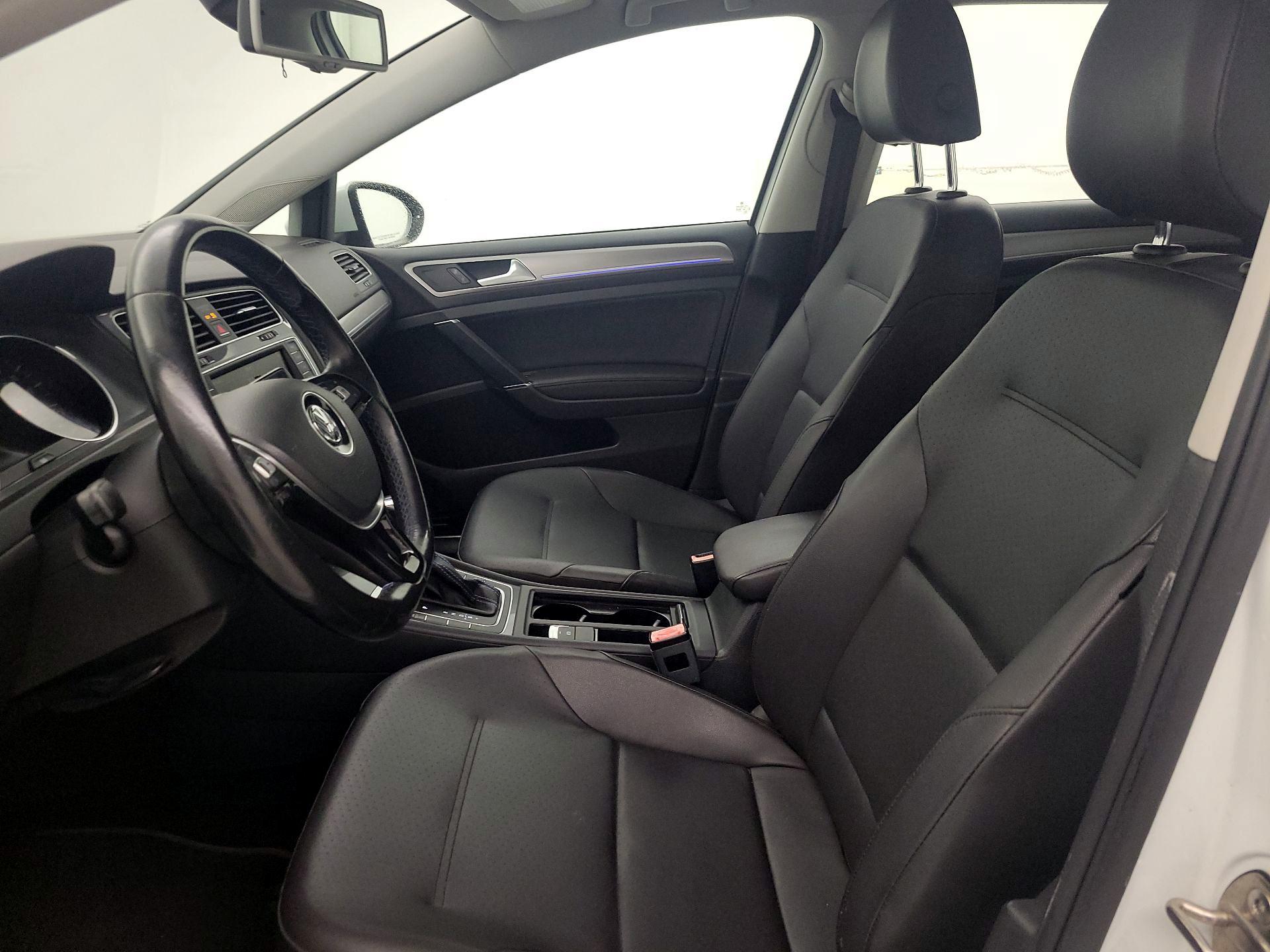 Thumbnail: 2016 Volkswagen e-Golf - 11