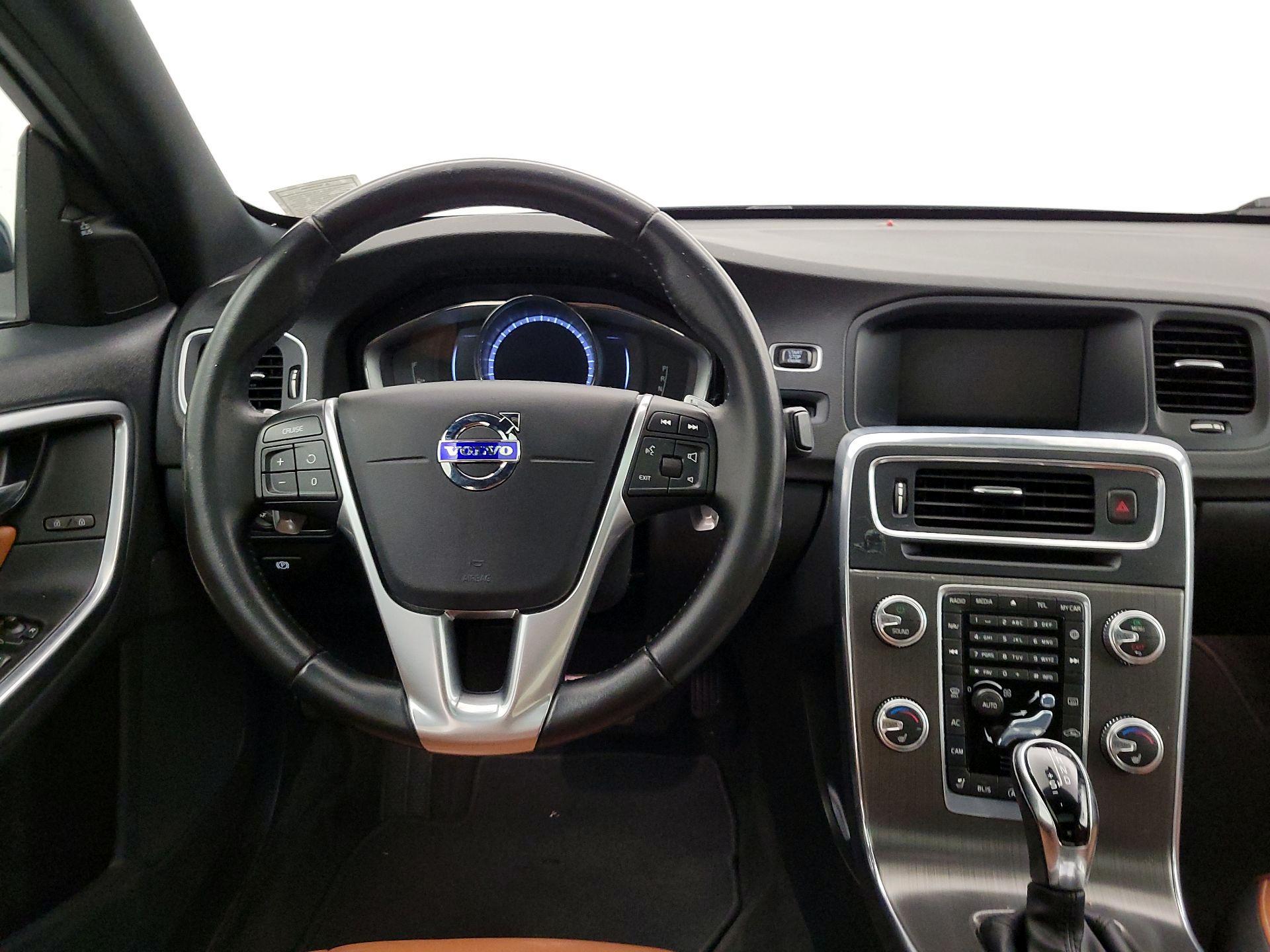 Thumbnail: 2016 Volvo S60 - 10