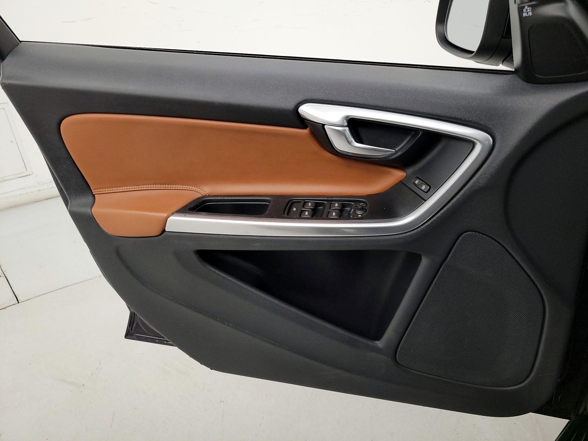 Thumbnail: 2016 Volvo S60 - 12