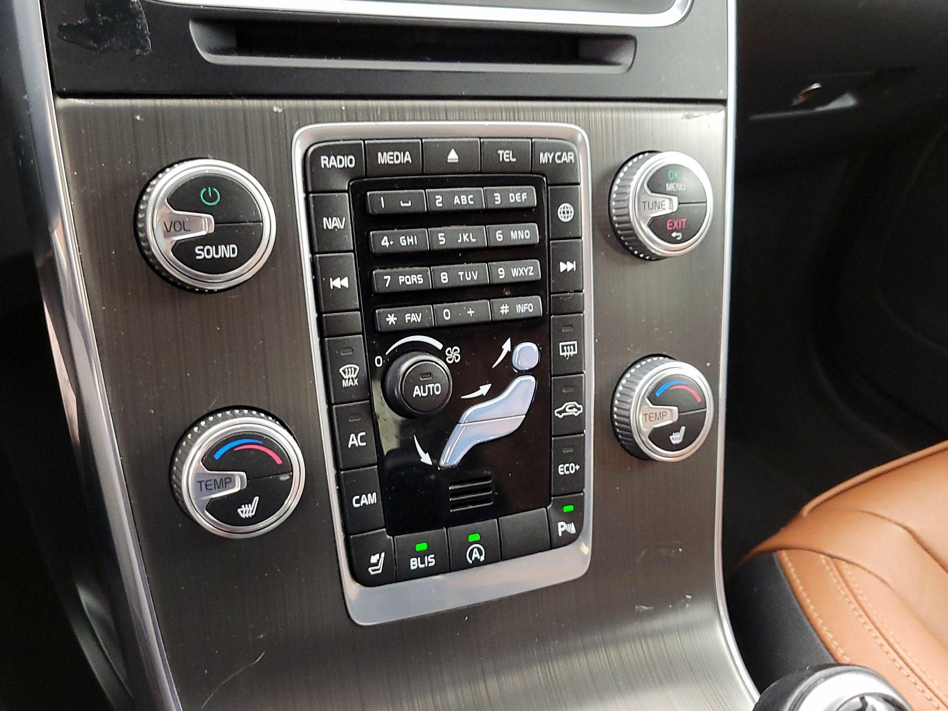Thumbnail: 2016 Volvo S60 - 16