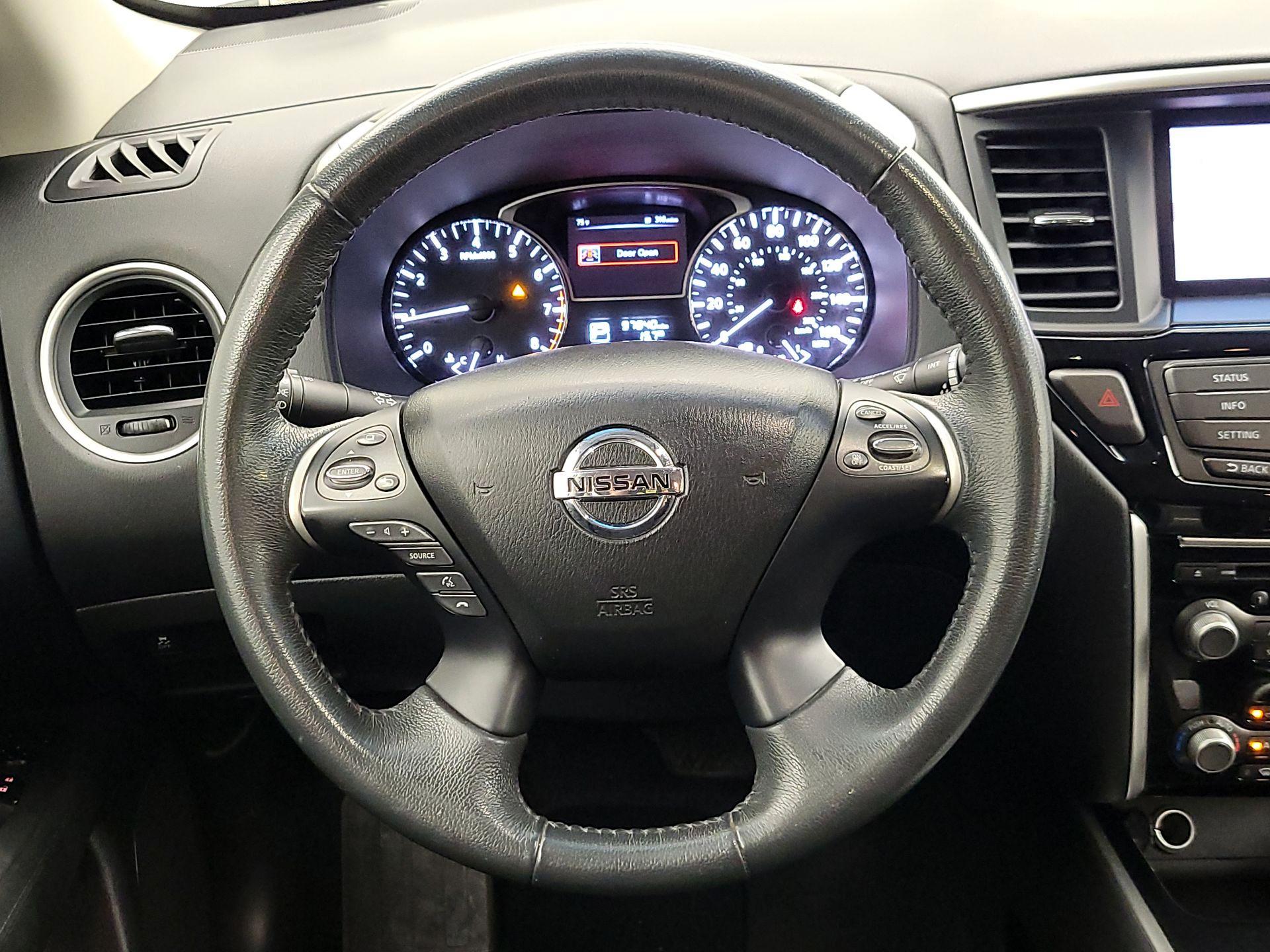 Thumbnail: 2015 Nissan Pathfinder - 10