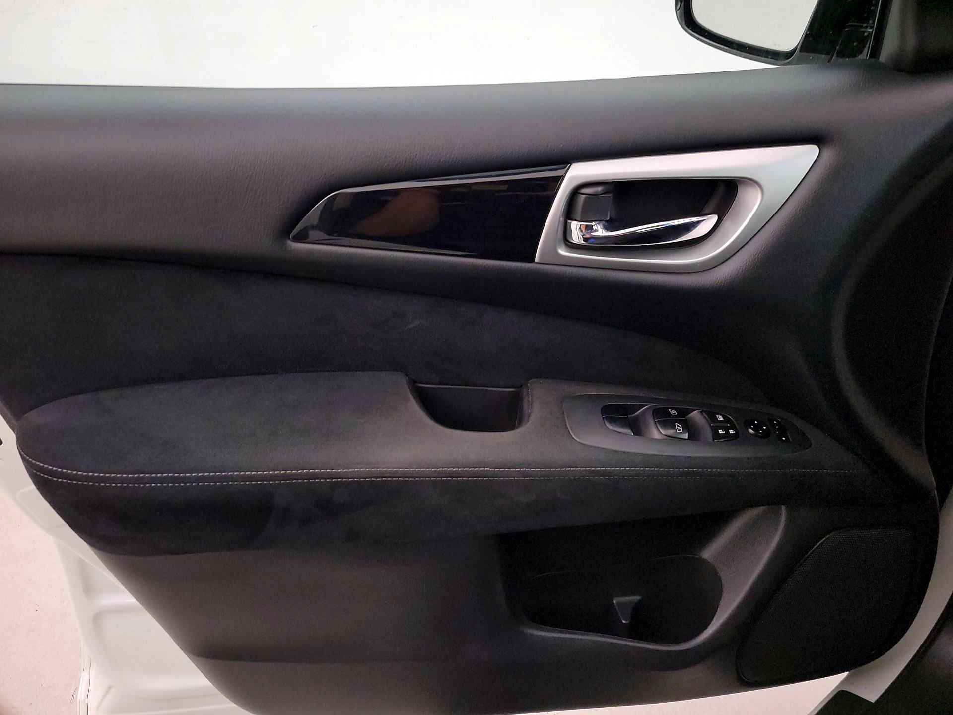 Thumbnail: 2015 Nissan Pathfinder - 12