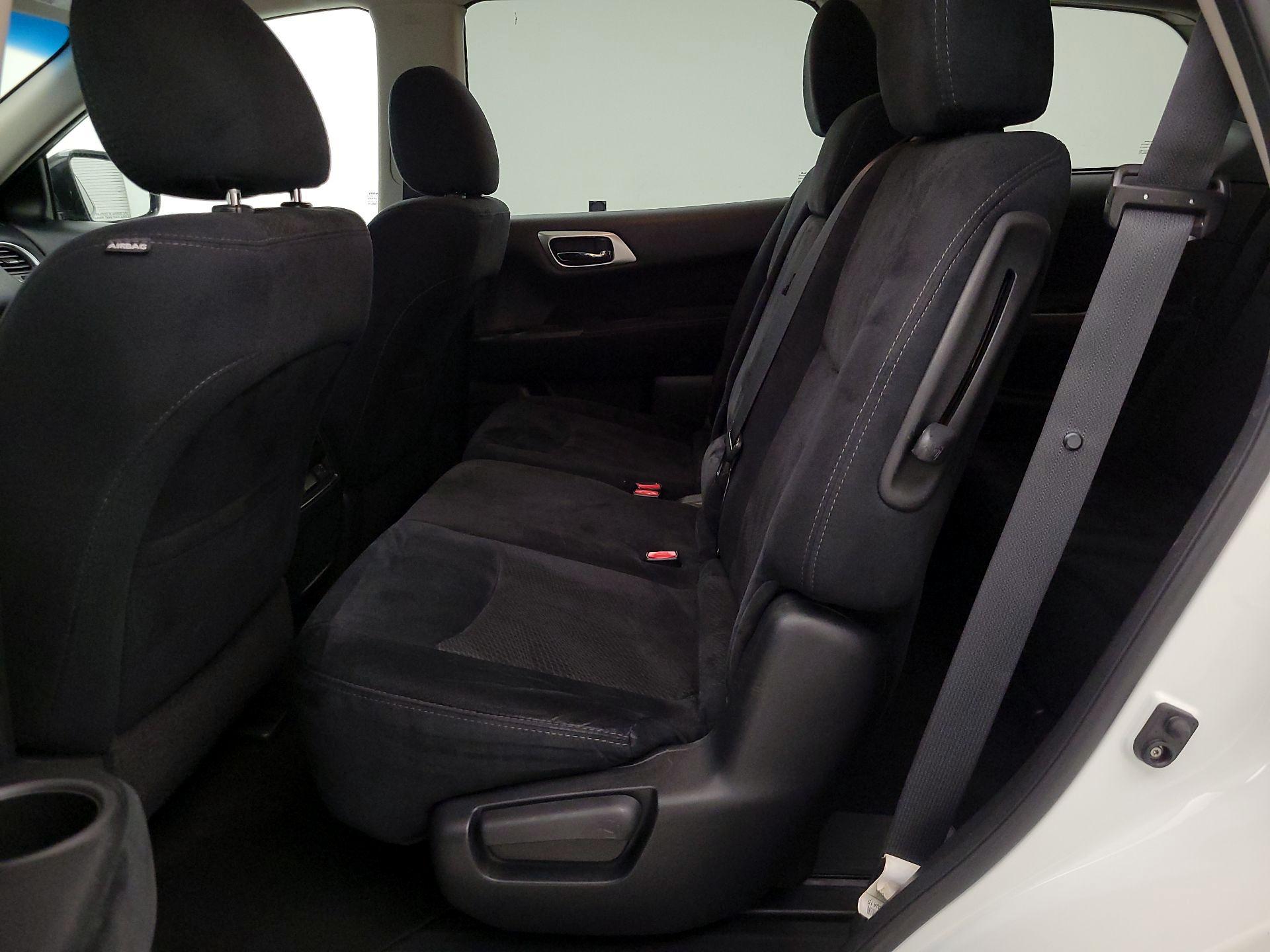 Thumbnail: 2015 Nissan Pathfinder - 19