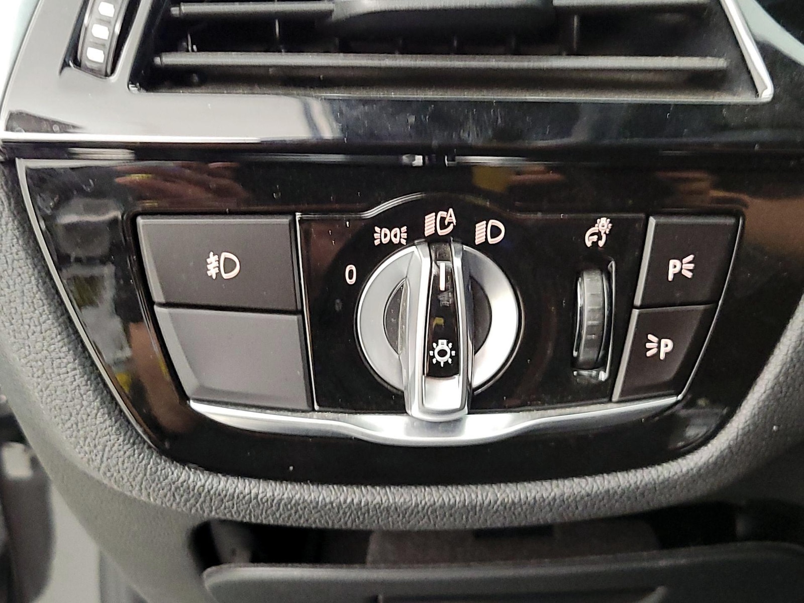2018 BMW 5 Series 530e - Photo 14