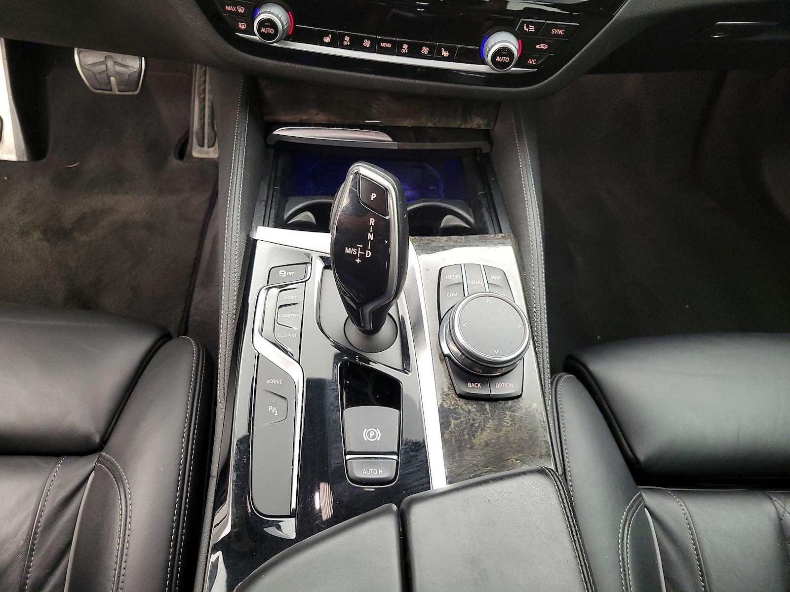 2018 BMW 5 Series 530e - Photo 18
