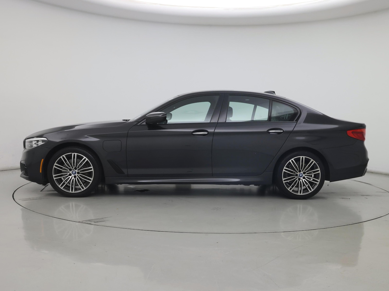2018 BMW 5 Series 530e - Photo 4