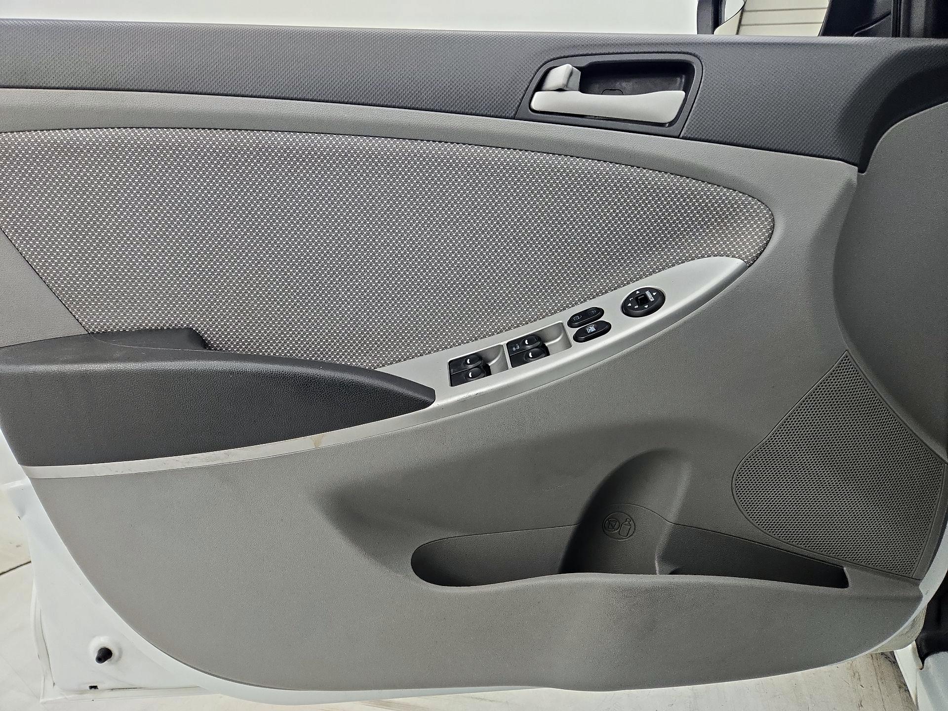 Thumbnail: 2014 Hyundai Accent - 12