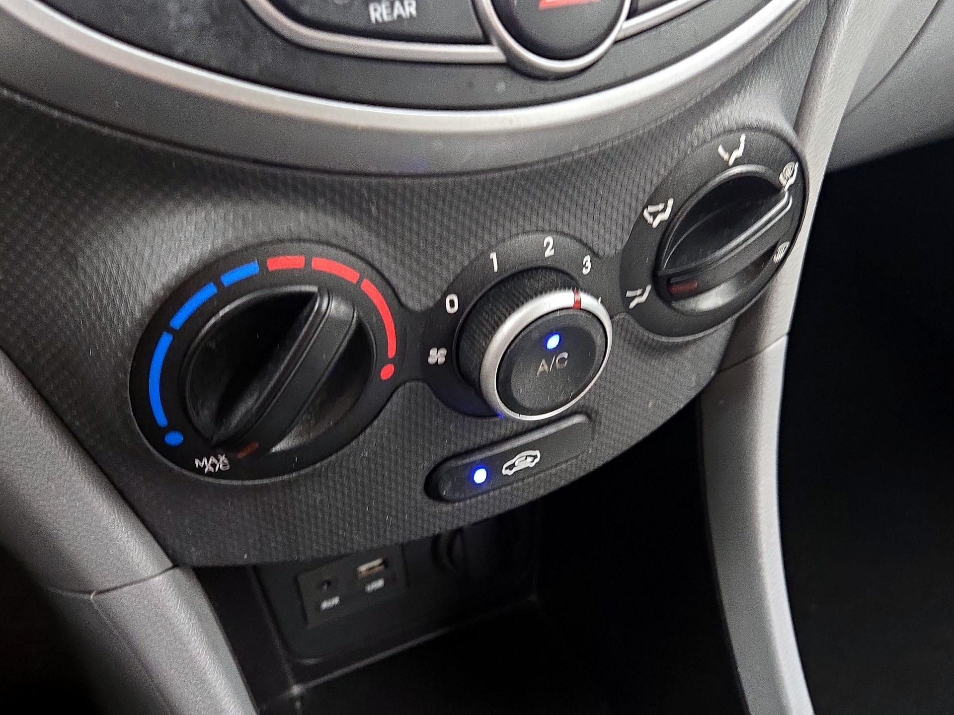 Thumbnail: 2014 Hyundai Accent - 15