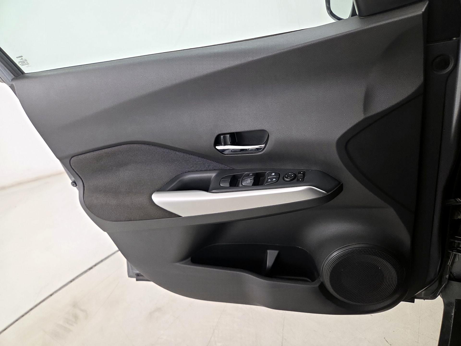 Thumbnail: 2019 Nissan Kicks - 12