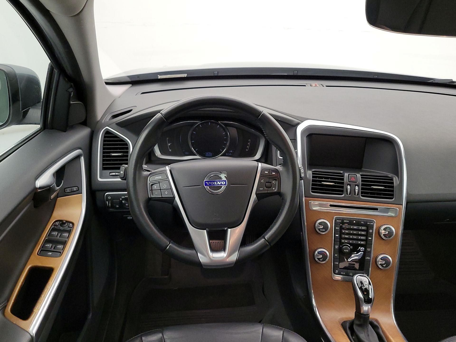 Thumbnail: 2017 Volvo XC60 - 10