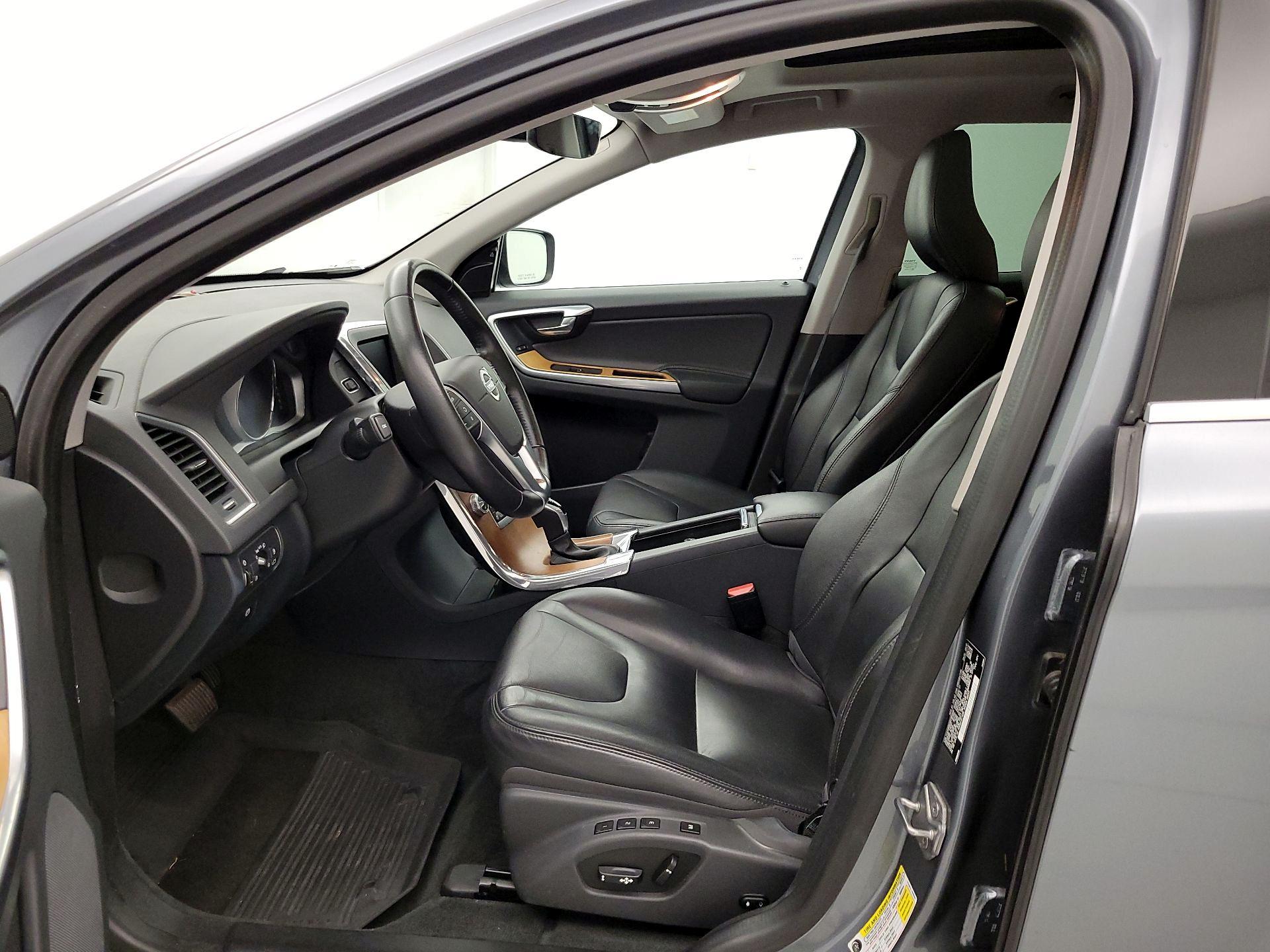 Thumbnail: 2017 Volvo XC60 - 11