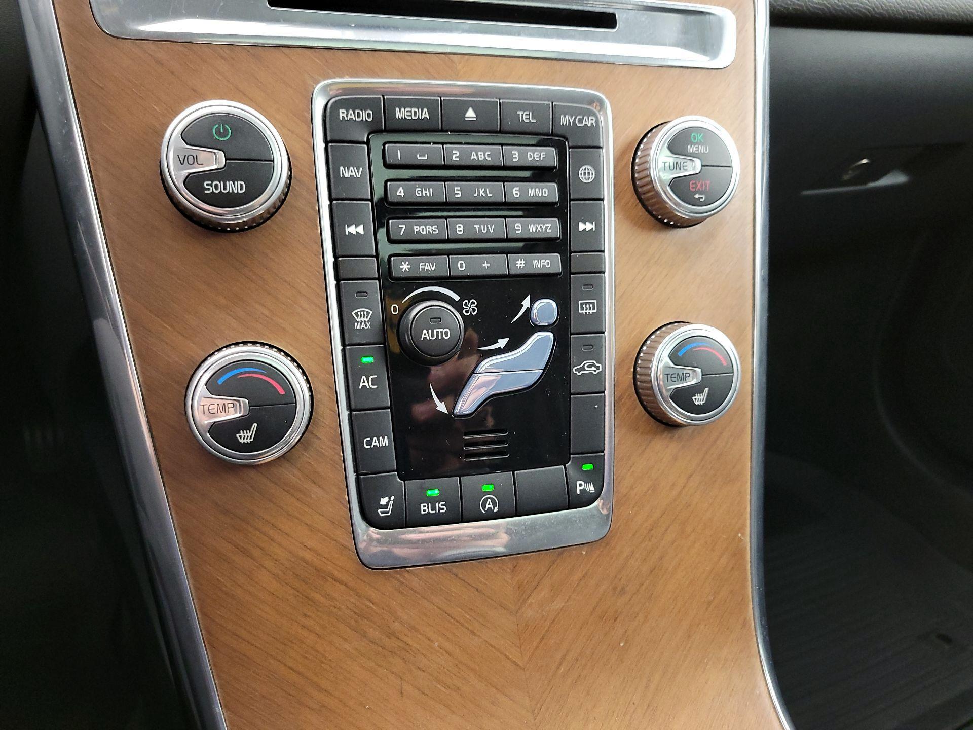 Thumbnail: 2017 Volvo XC60 - 17