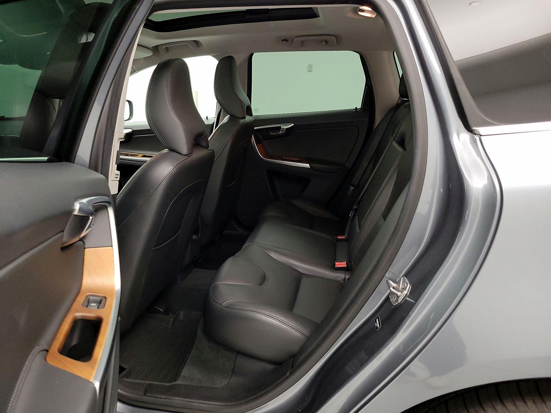 Thumbnail: 2017 Volvo XC60 - 20