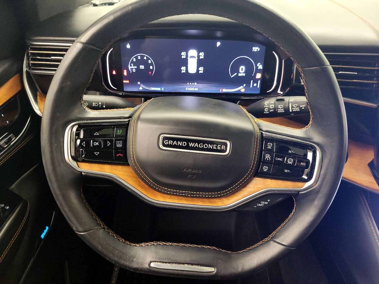 2022 Jeep Grand Wagoneer Series III - Photo 11