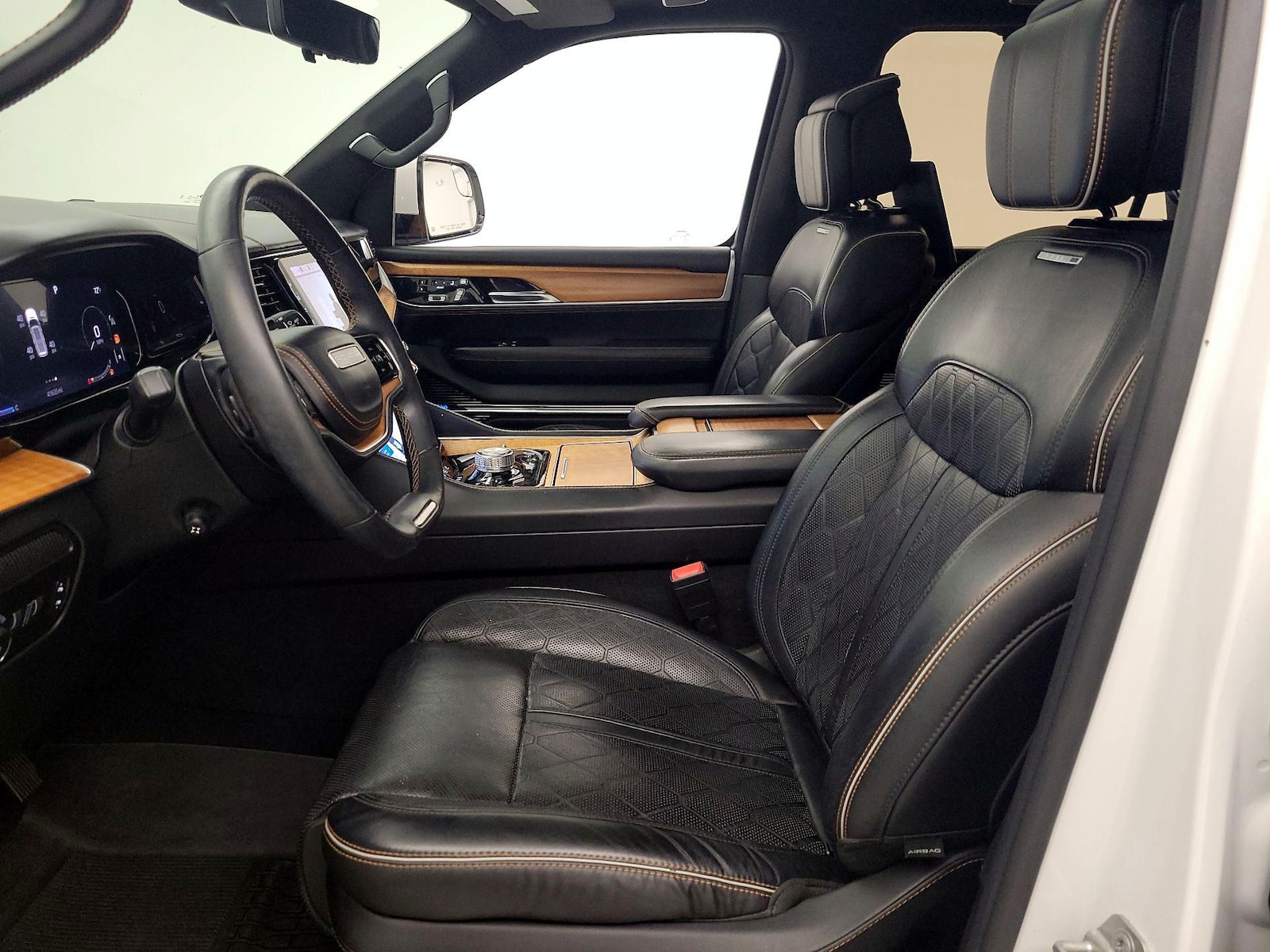 2022 Jeep Grand Wagoneer Series III - Photo 12