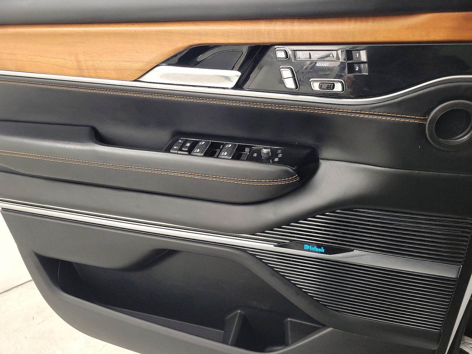 2022 Jeep Grand Wagoneer Series III - Photo 13