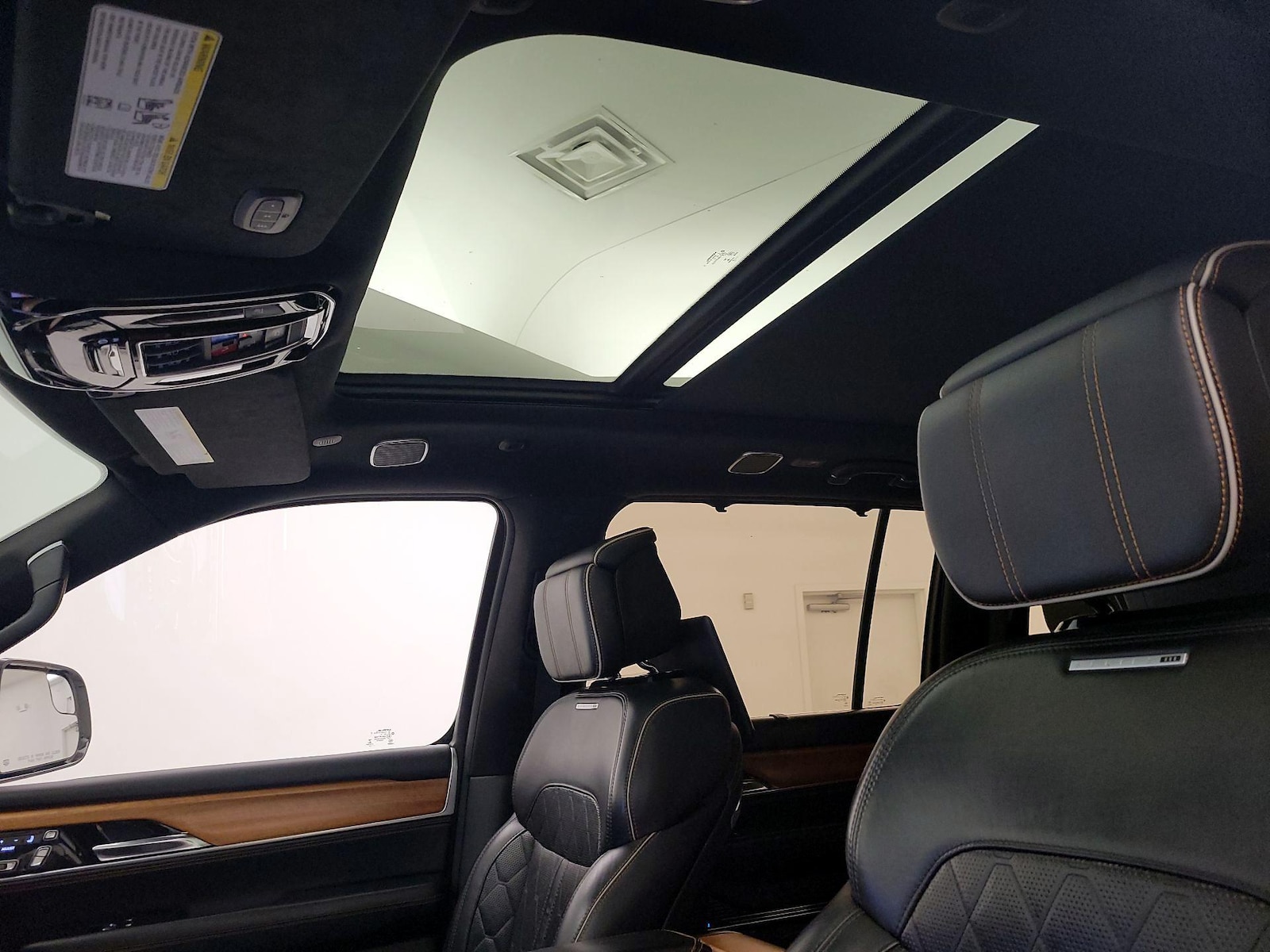 2022 Jeep Grand Wagoneer Series III - Photo 20