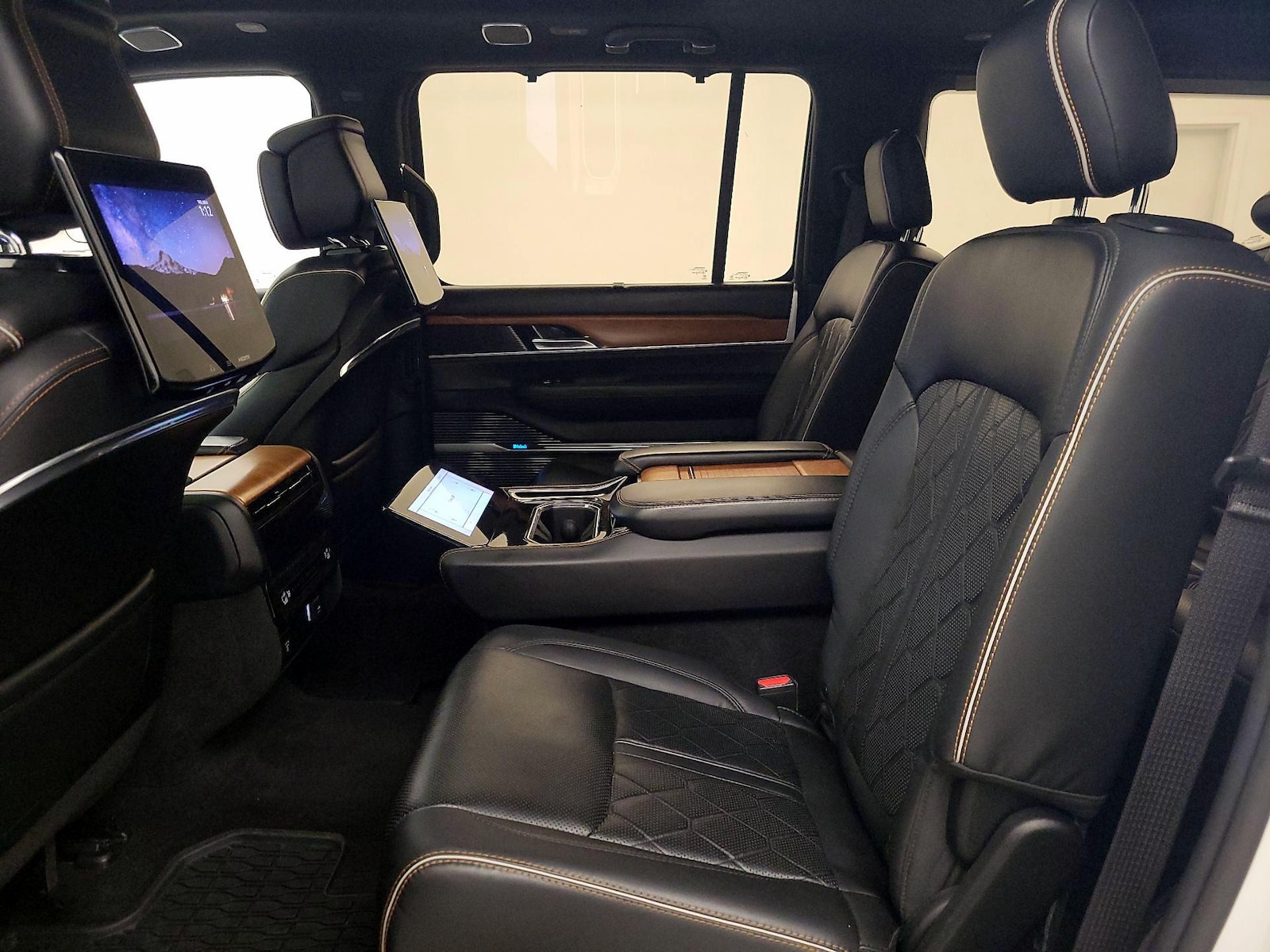 2022 Jeep Grand Wagoneer Series III - Photo 21