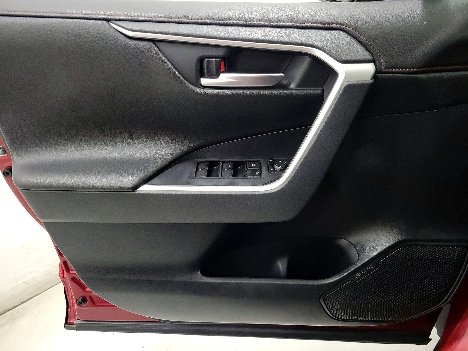 Thumbnail: 2019 Toyota RAV4 - 12