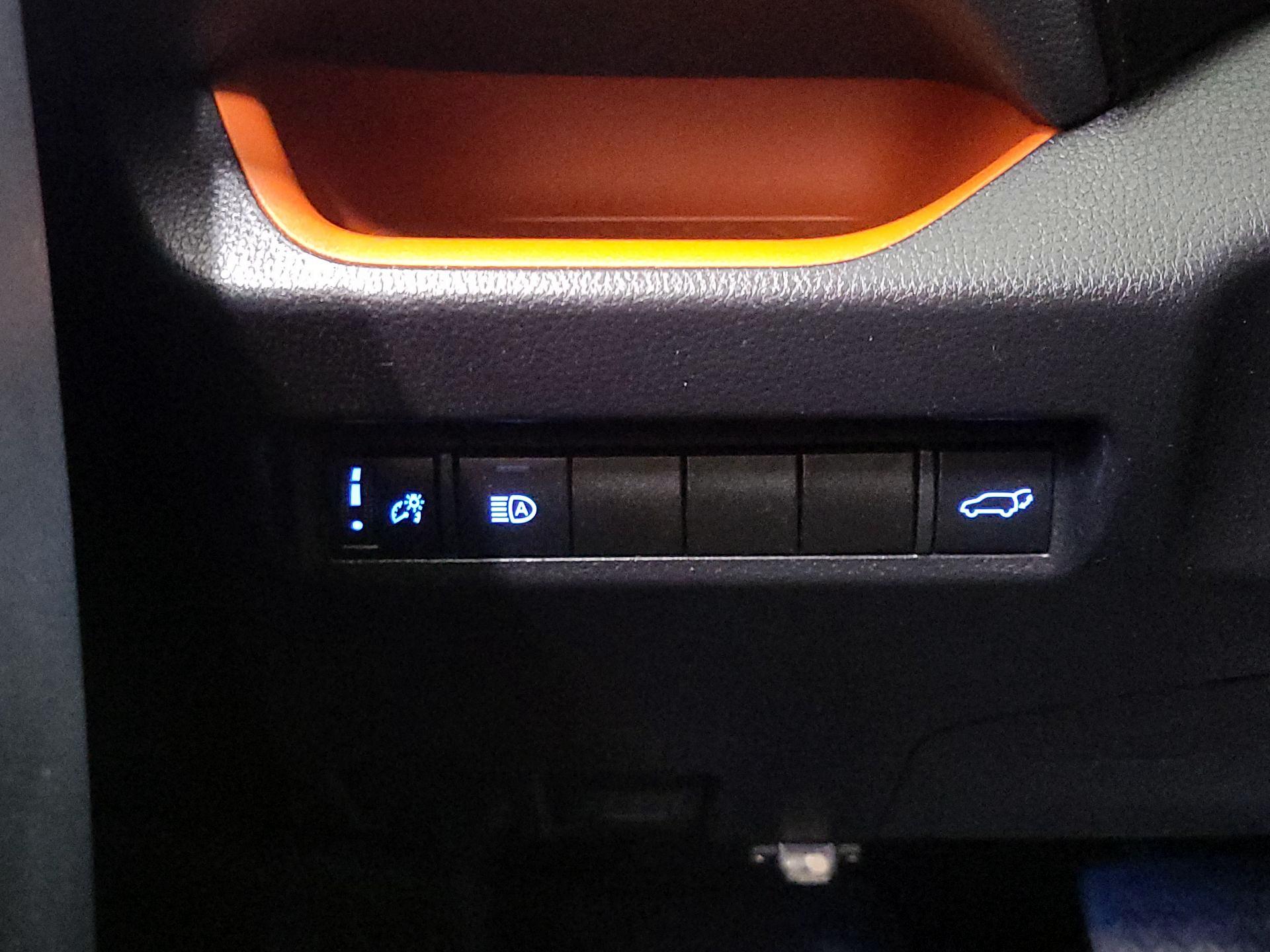 Thumbnail: 2019 Toyota RAV4 - 13