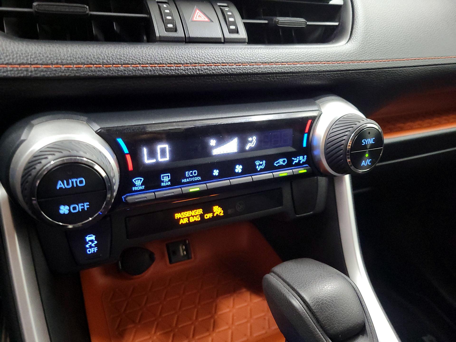 Thumbnail: 2019 Toyota RAV4 - 16