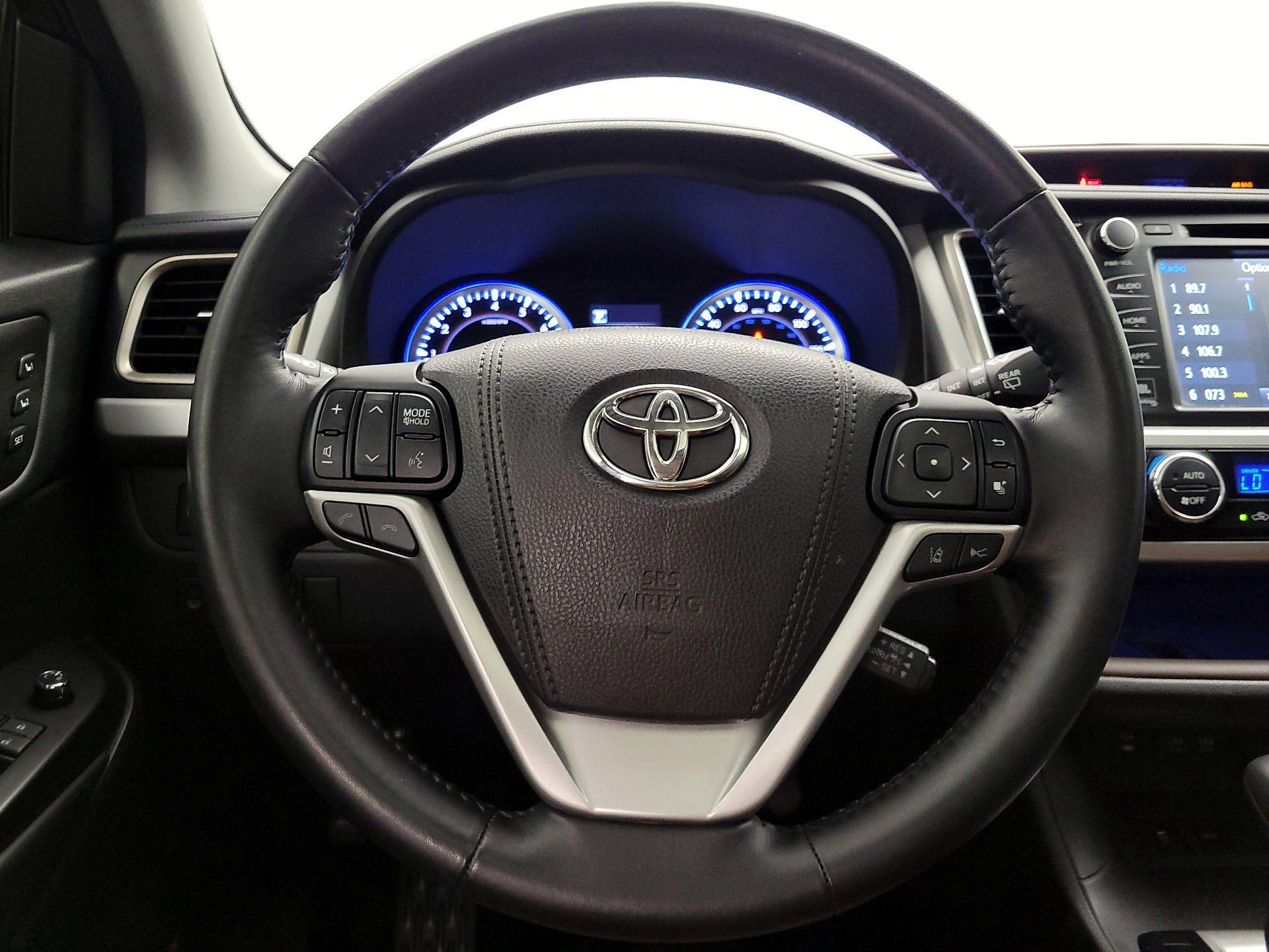 Thumbnail: 2017 Toyota Highlander - 10