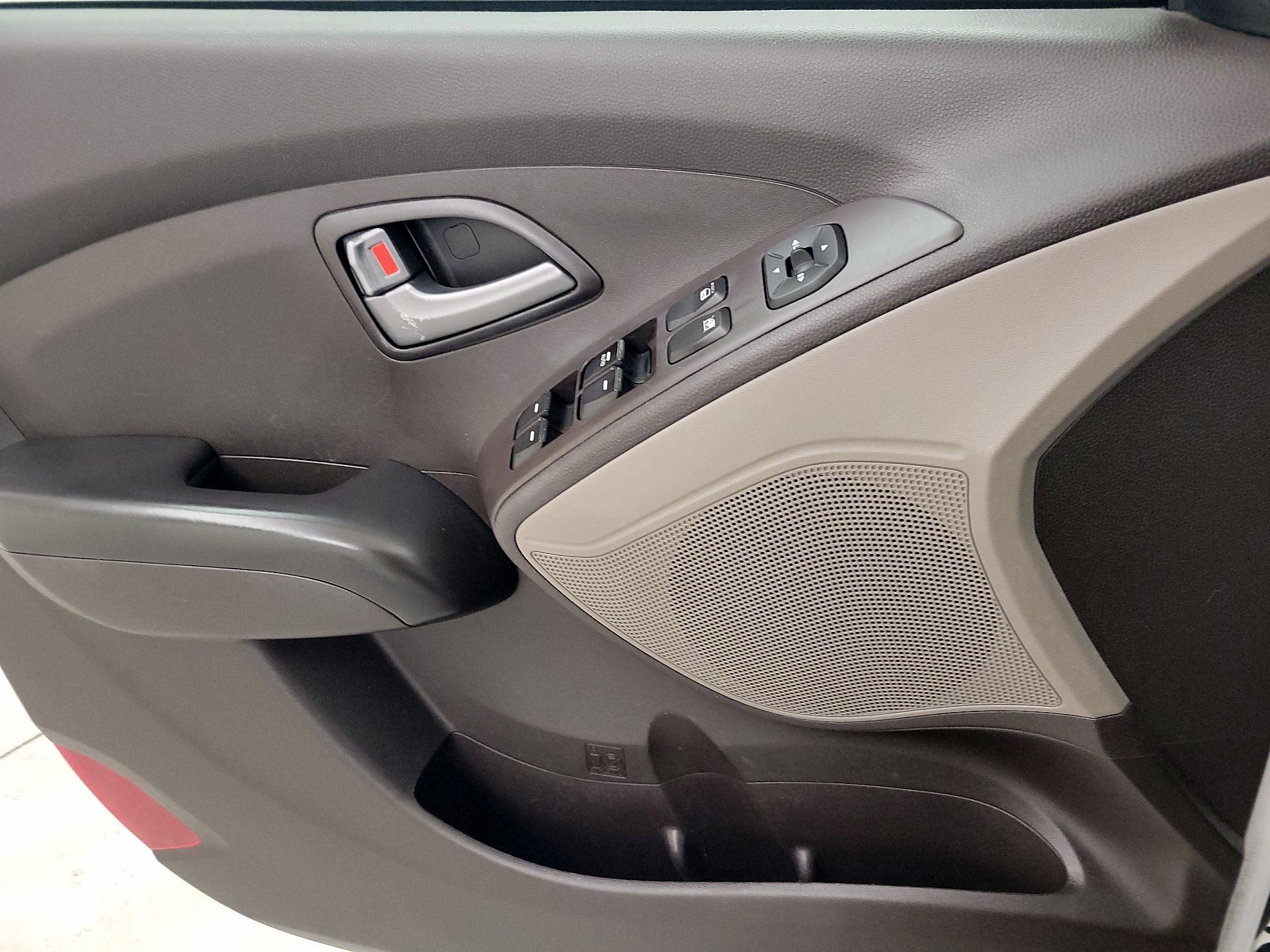 Thumbnail: 2015 Hyundai Tucson - 12