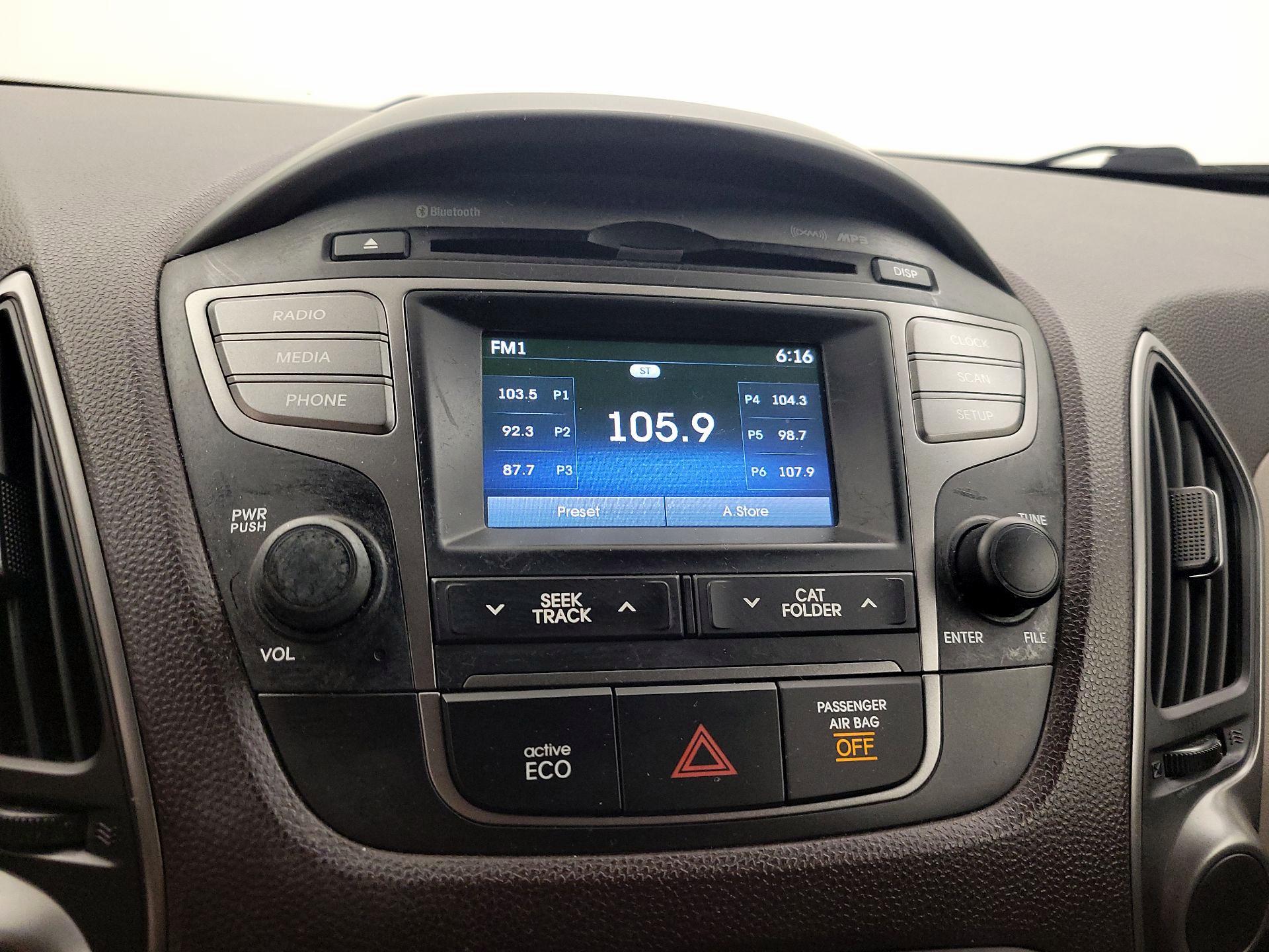 Thumbnail: 2015 Hyundai Tucson - 15