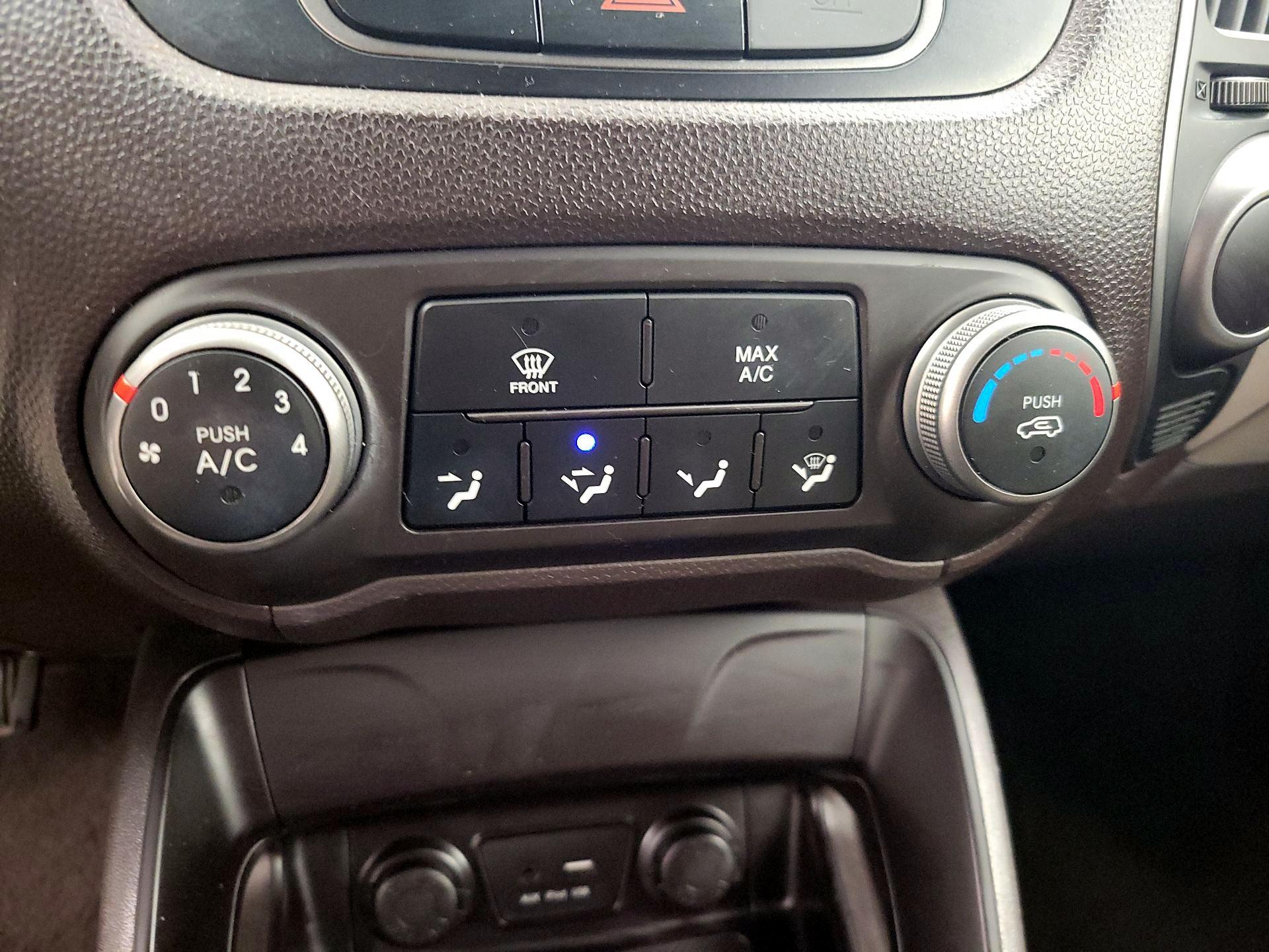Thumbnail: 2015 Hyundai Tucson - 16