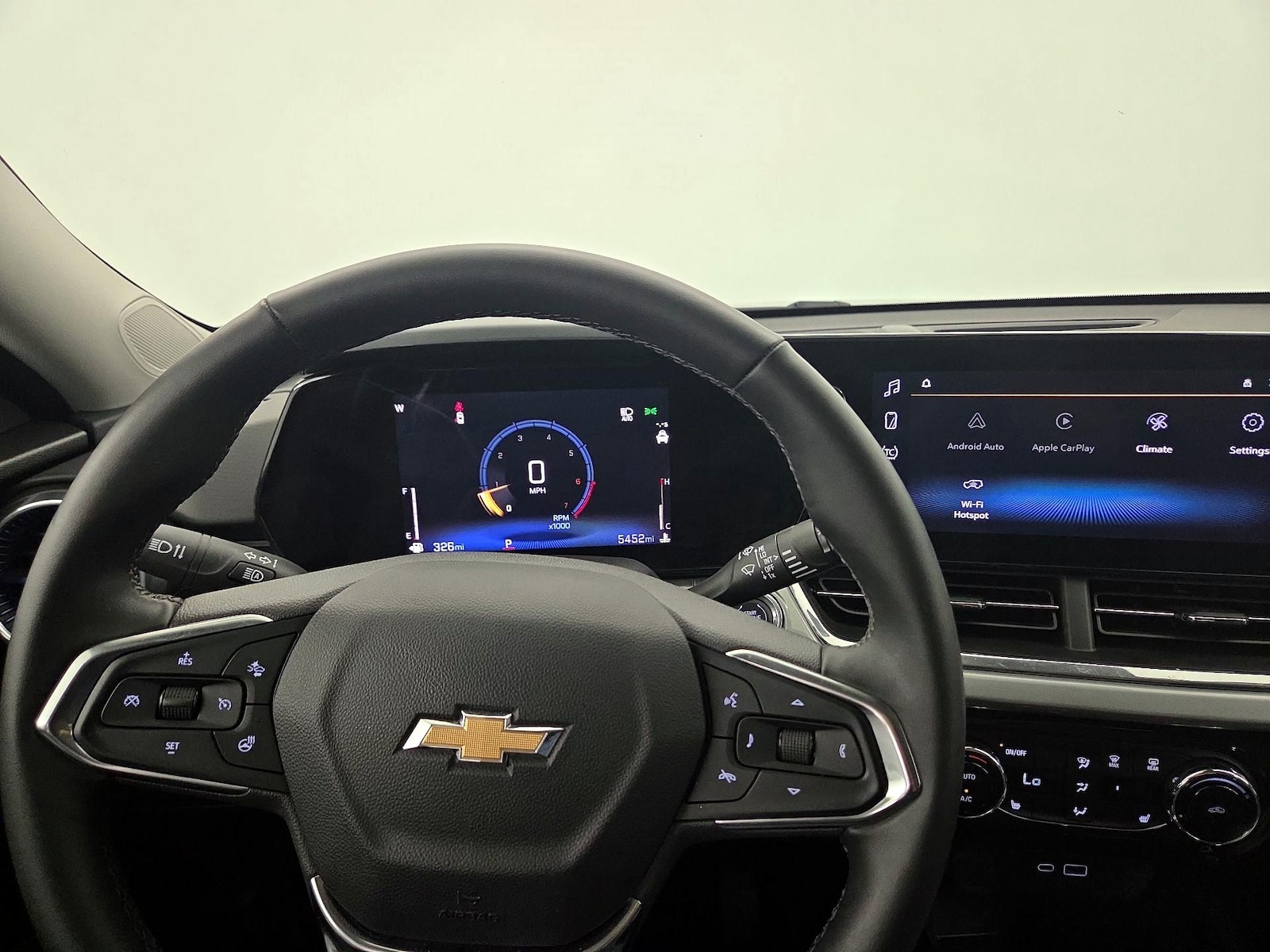 2025 Chevrolet Trax LT - Photo 11