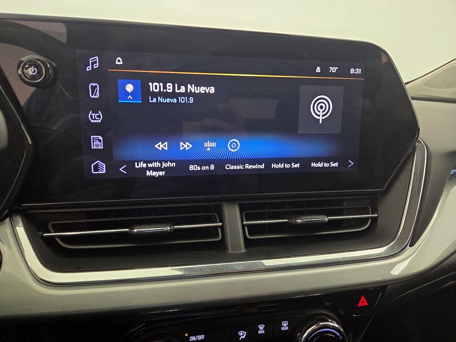 2025 Chevrolet Trax LT - Photo 16