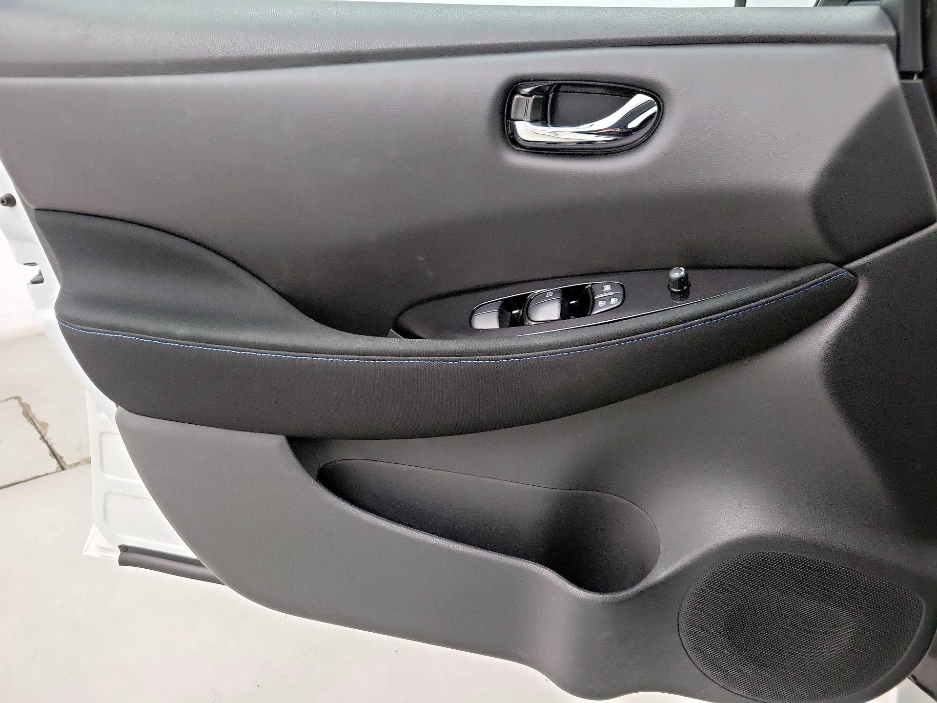 Thumbnail: 2022 Nissan Leaf - 12