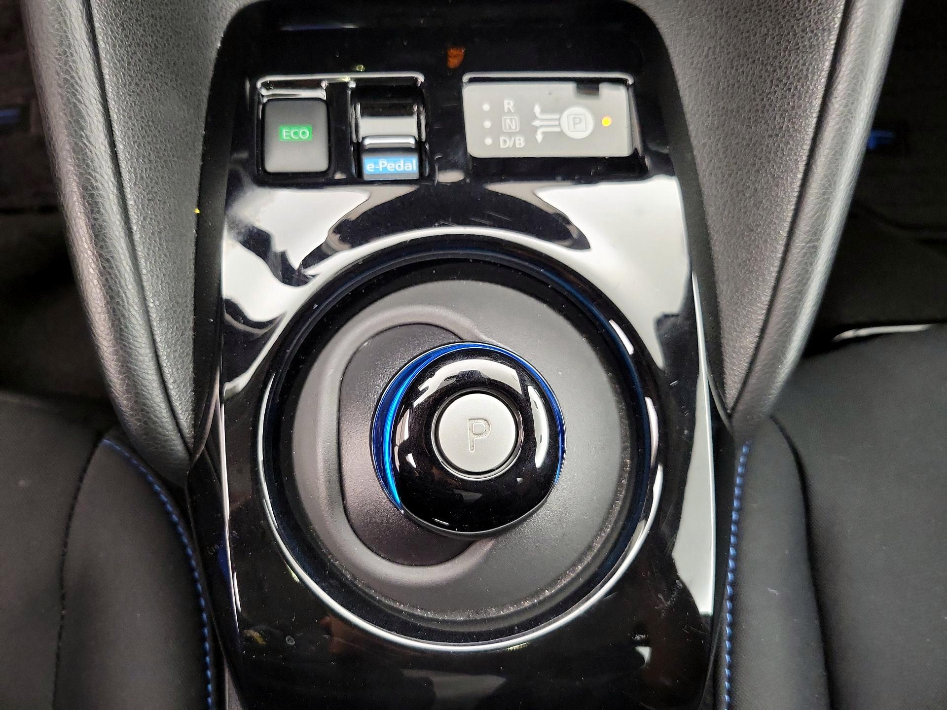 Thumbnail: 2022 Nissan Leaf - 18