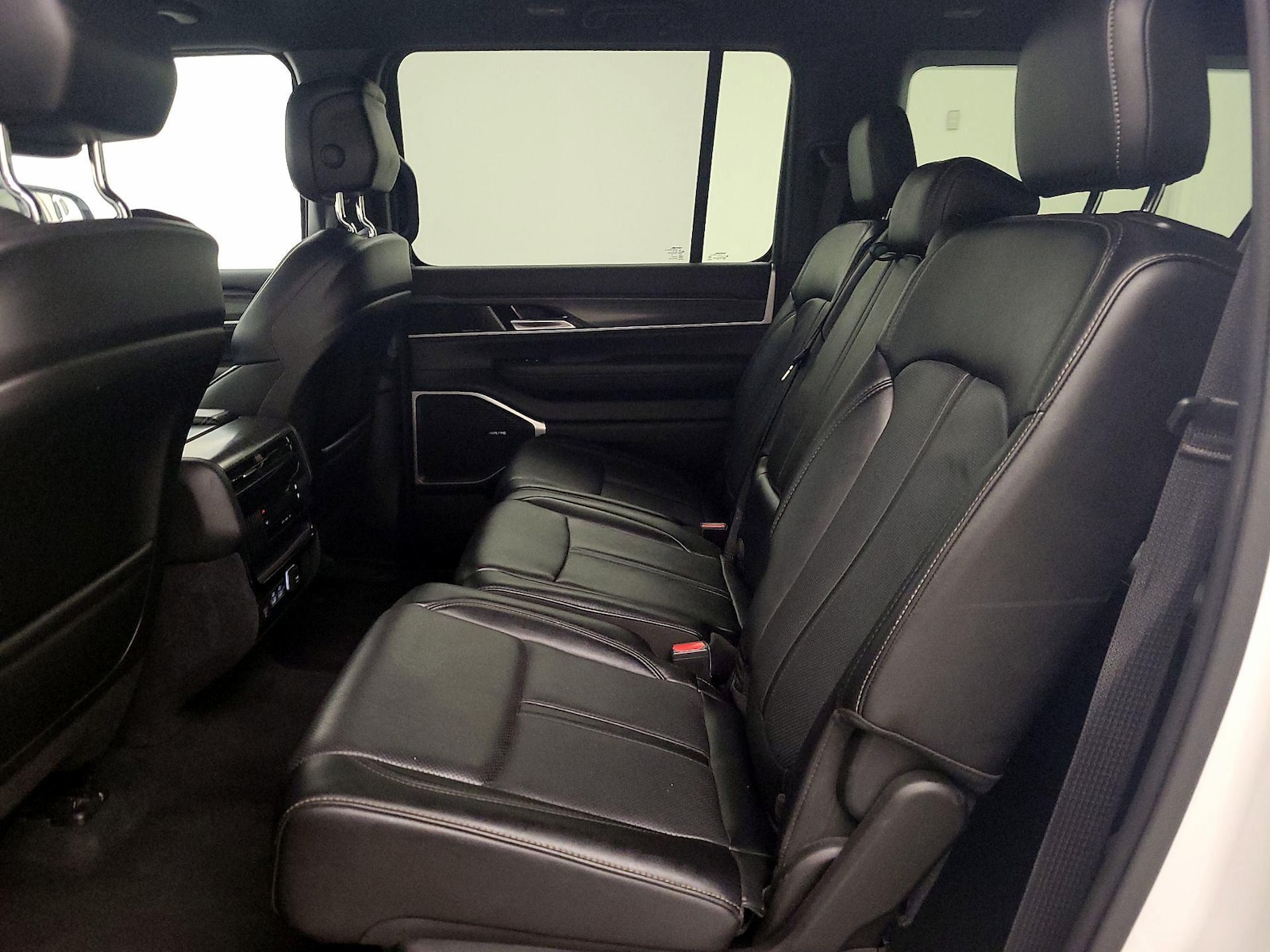 2024 Jeep Wagoneer L Series II - Photo 21